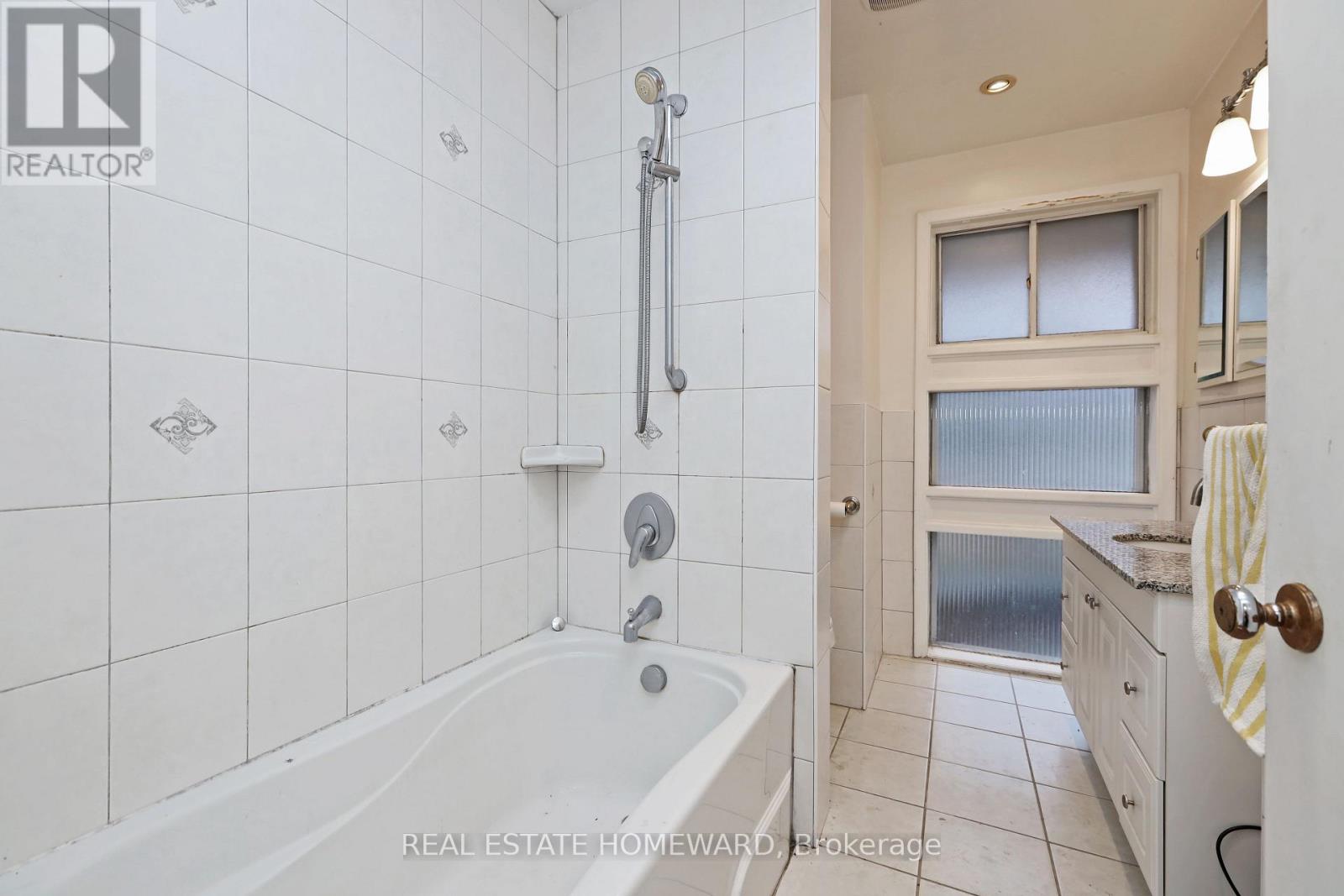 129 Burbank Drive, Toronto, Ontario  M2K 1N6 - Photo 6 - C11940799