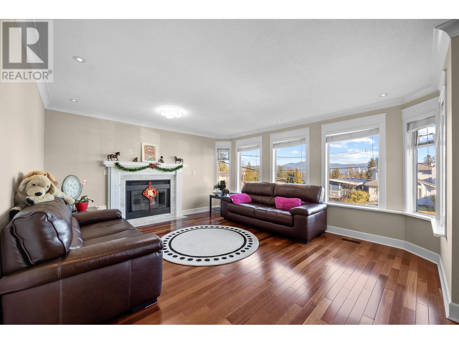 Listing Picture 8 of 40 : 7325 2ND STREET, Burnaby / 本拿比 - 魯藝地產 Yvonne Lu Group - MLS Medallion Club Member