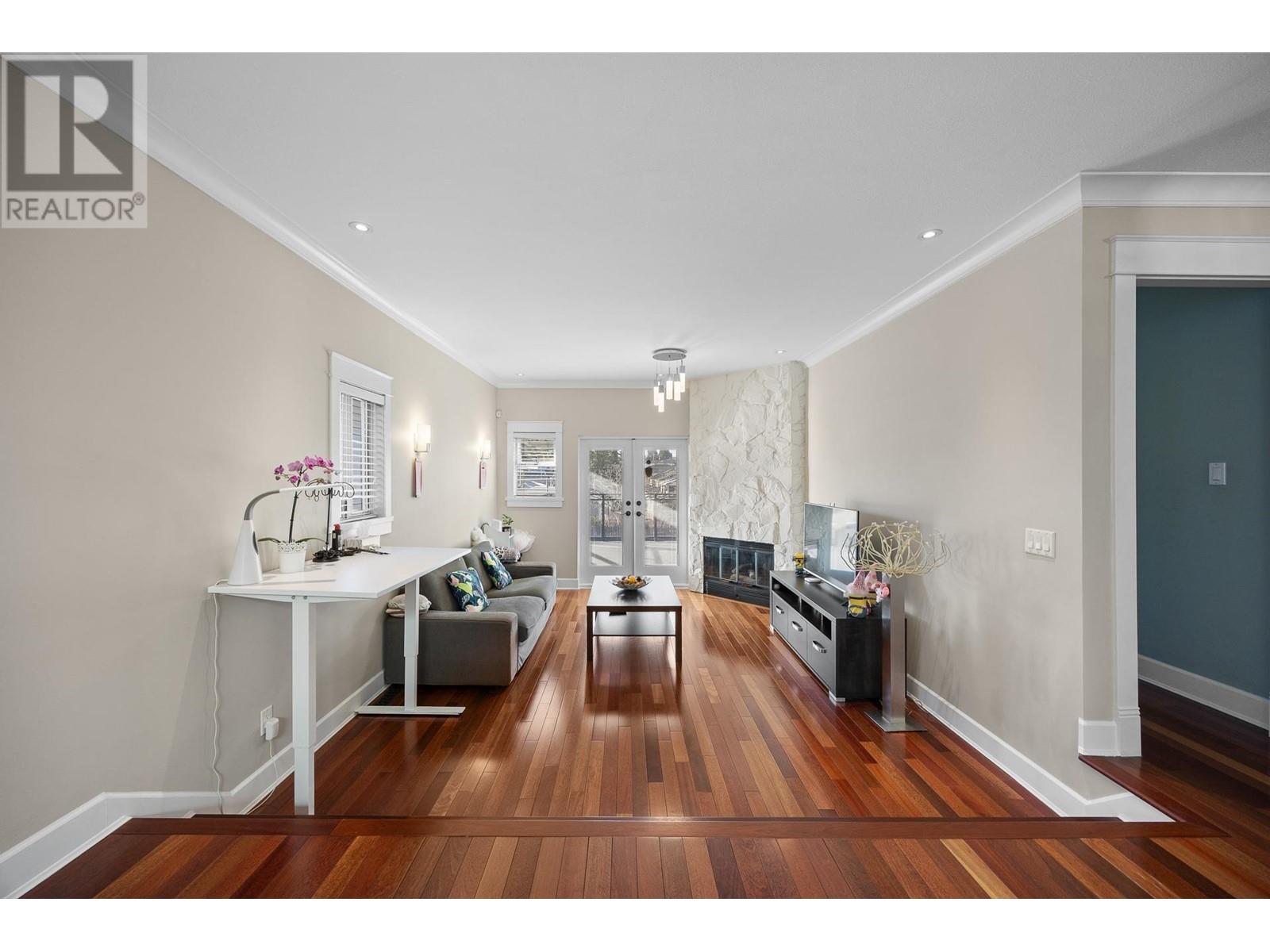 Listing Picture 16 of 40 : 7325 2ND STREET, Burnaby / 本拿比 - 魯藝地產 Yvonne Lu Group - MLS Medallion Club Member