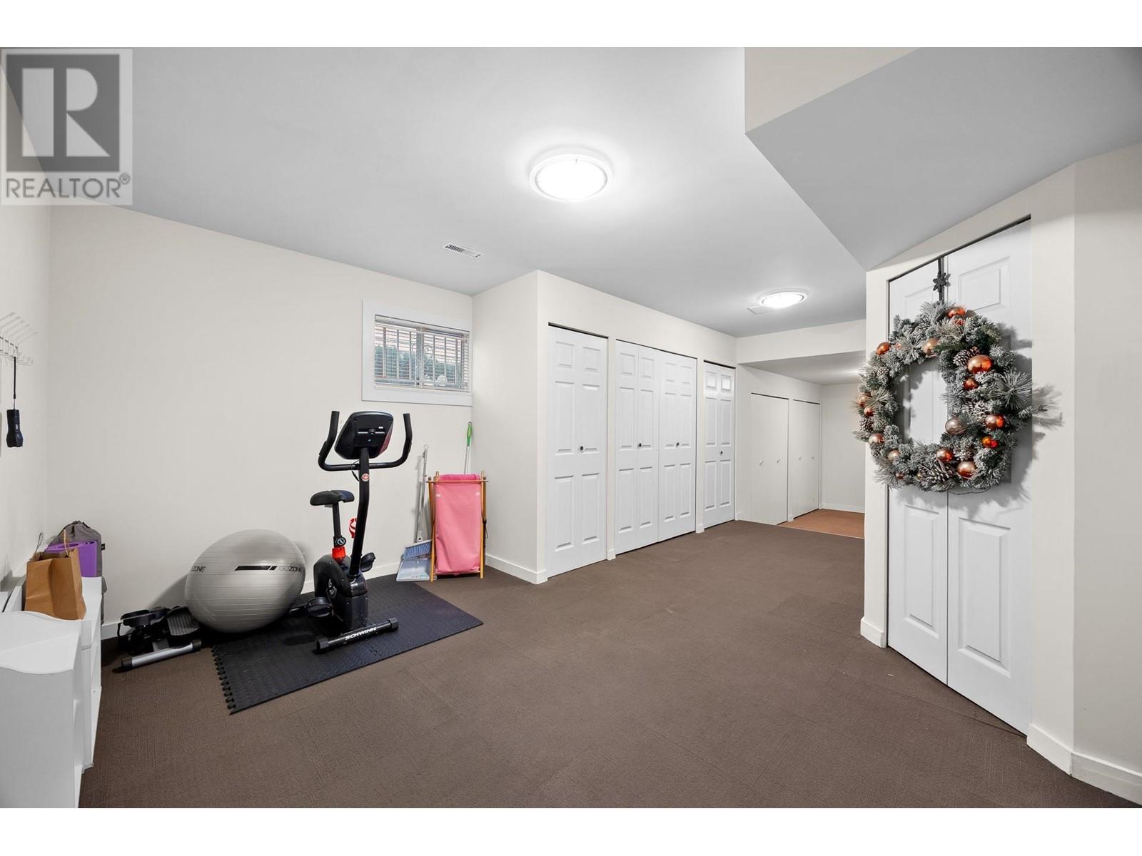 Listing Picture 34 of 40 : 7325 2ND STREET, Burnaby / 本拿比 - 魯藝地產 Yvonne Lu Group - MLS Medallion Club Member