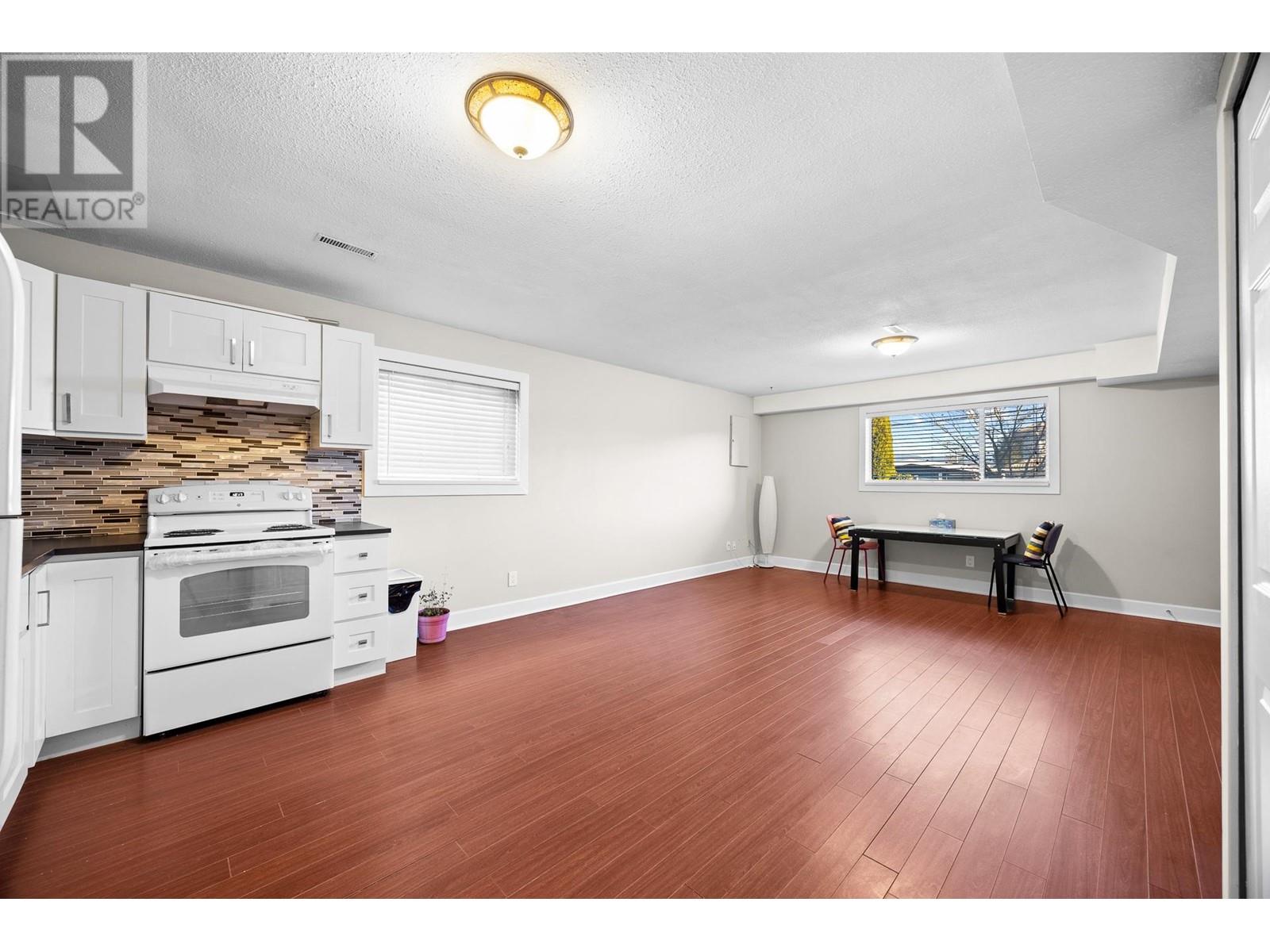 Listing Picture 27 of 40 : 7325 2ND STREET, Burnaby / 本拿比 - 魯藝地產 Yvonne Lu Group - MLS Medallion Club Member