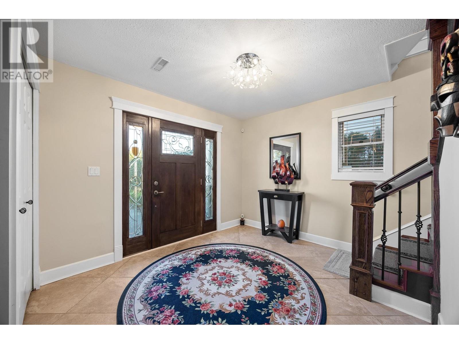Listing Picture 3 of 40 : 7325 2ND STREET, Burnaby / 本拿比 - 魯藝地產 Yvonne Lu Group - MLS Medallion Club Member