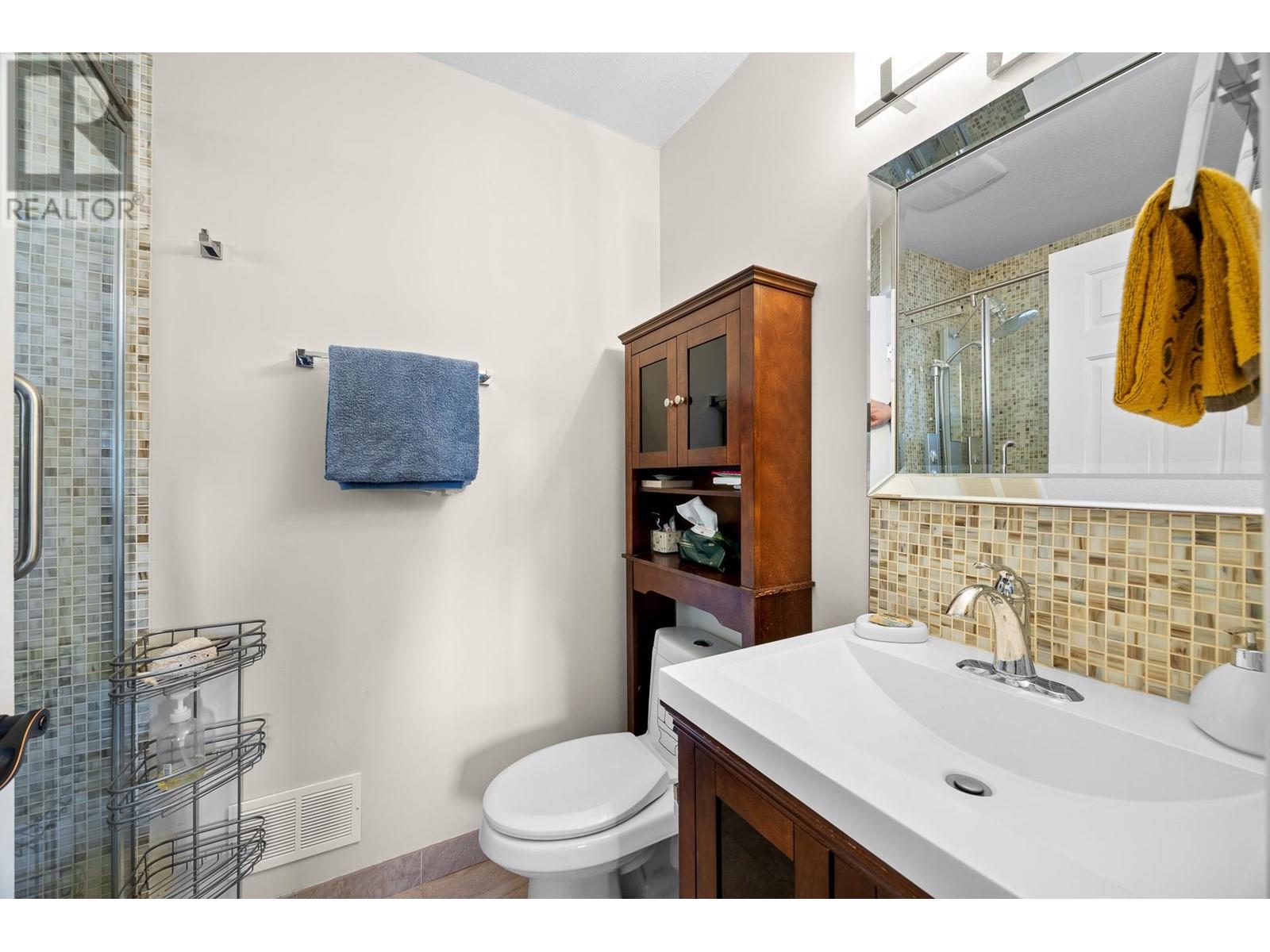 Listing Picture 22 of 40 : 7325 2ND STREET, Burnaby / 本拿比 - 魯藝地產 Yvonne Lu Group - MLS Medallion Club Member
