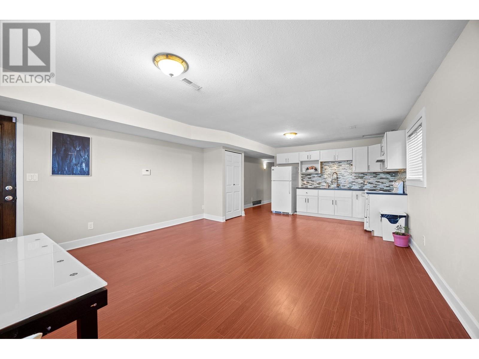 Listing Picture 28 of 40 : 7325 2ND STREET, Burnaby / 本拿比 - 魯藝地產 Yvonne Lu Group - MLS Medallion Club Member