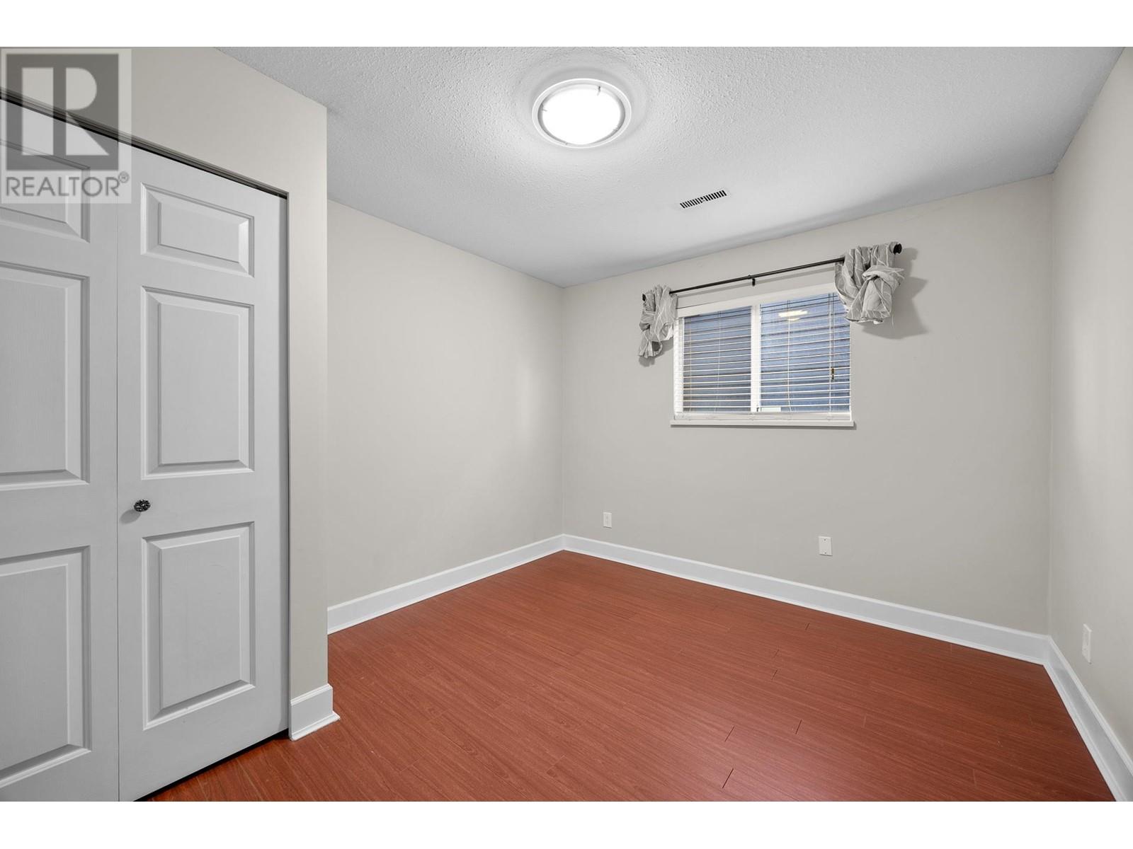 Listing Picture 30 of 40 : 7325 2ND STREET, Burnaby / 本拿比 - 魯藝地產 Yvonne Lu Group - MLS Medallion Club Member