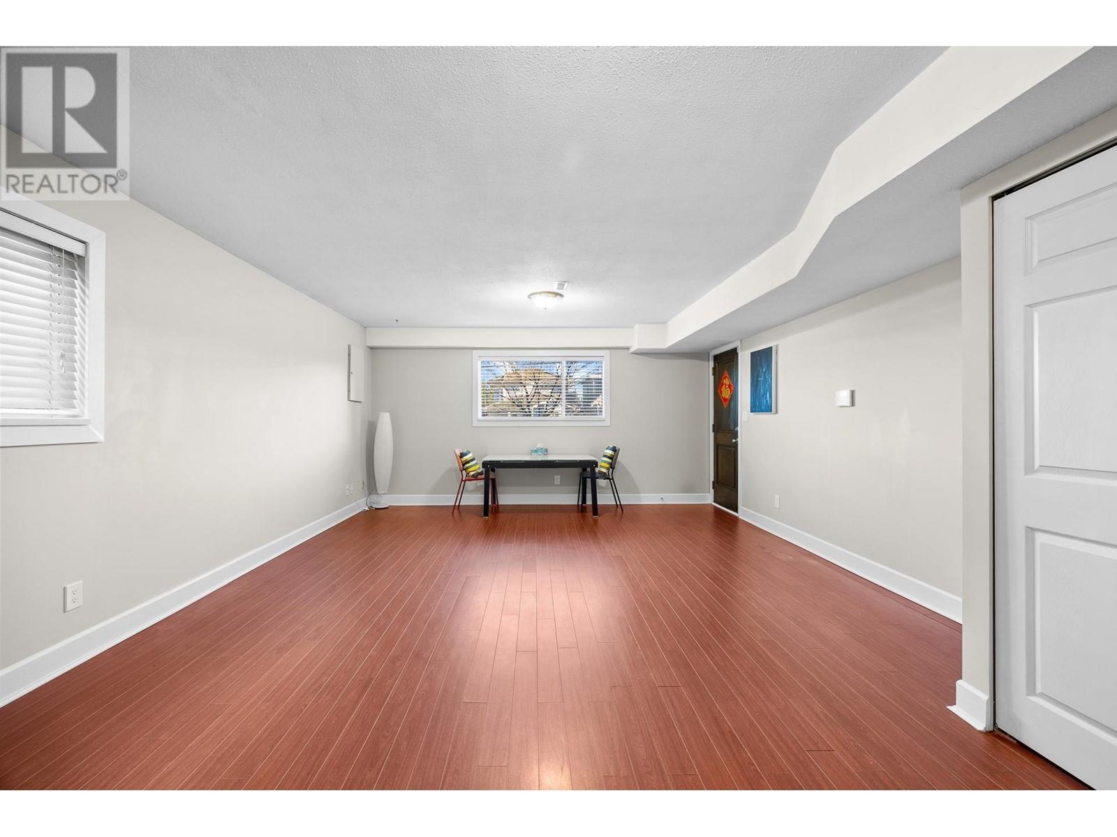 Listing Picture 29 of 40 : 7325 2ND STREET, Burnaby / 本拿比 - 魯藝地產 Yvonne Lu Group - MLS Medallion Club Member