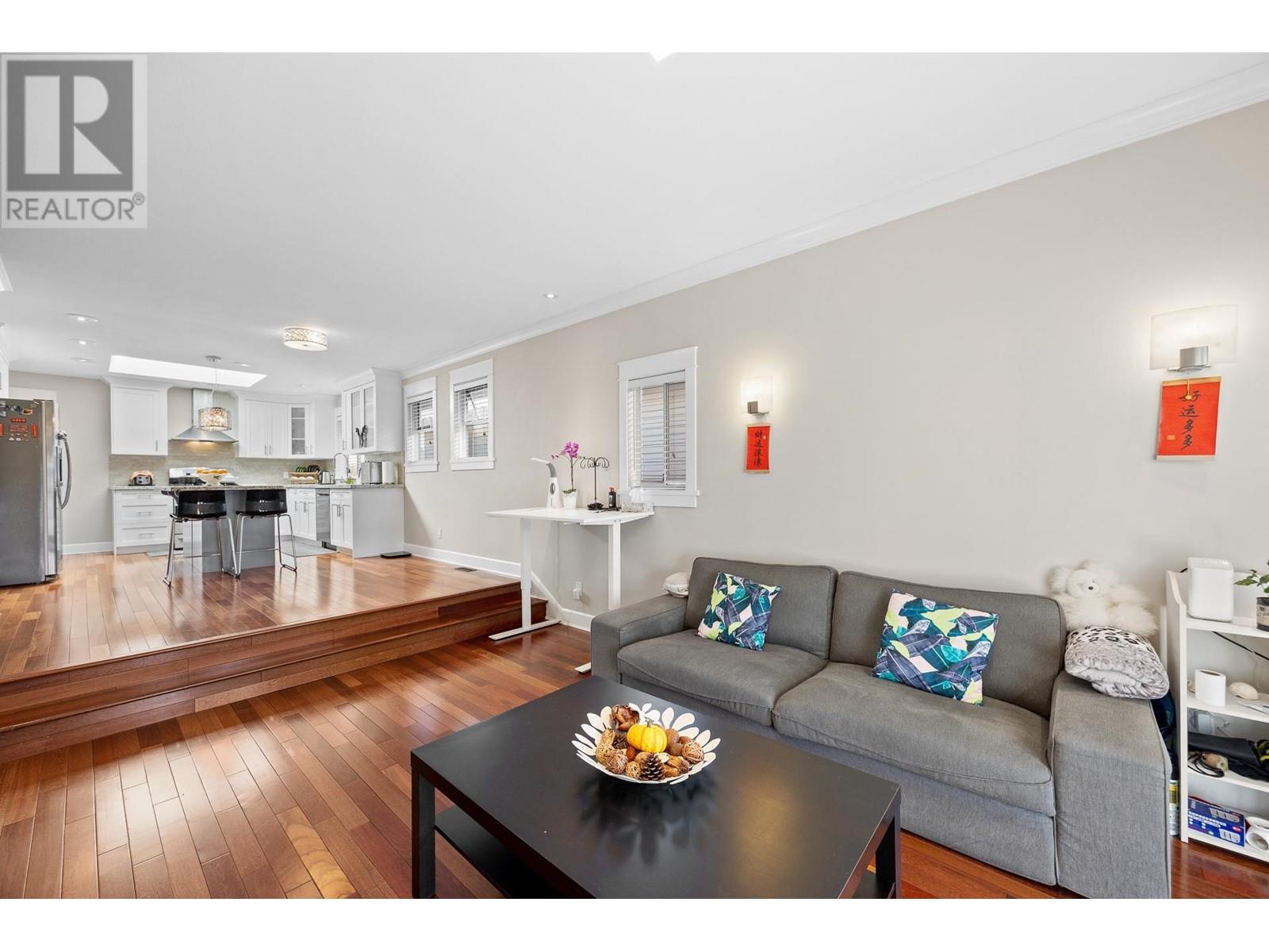 Listing Picture 19 of 40 : 7325 2ND STREET, Burnaby / 本拿比 - 魯藝地產 Yvonne Lu Group - MLS Medallion Club Member