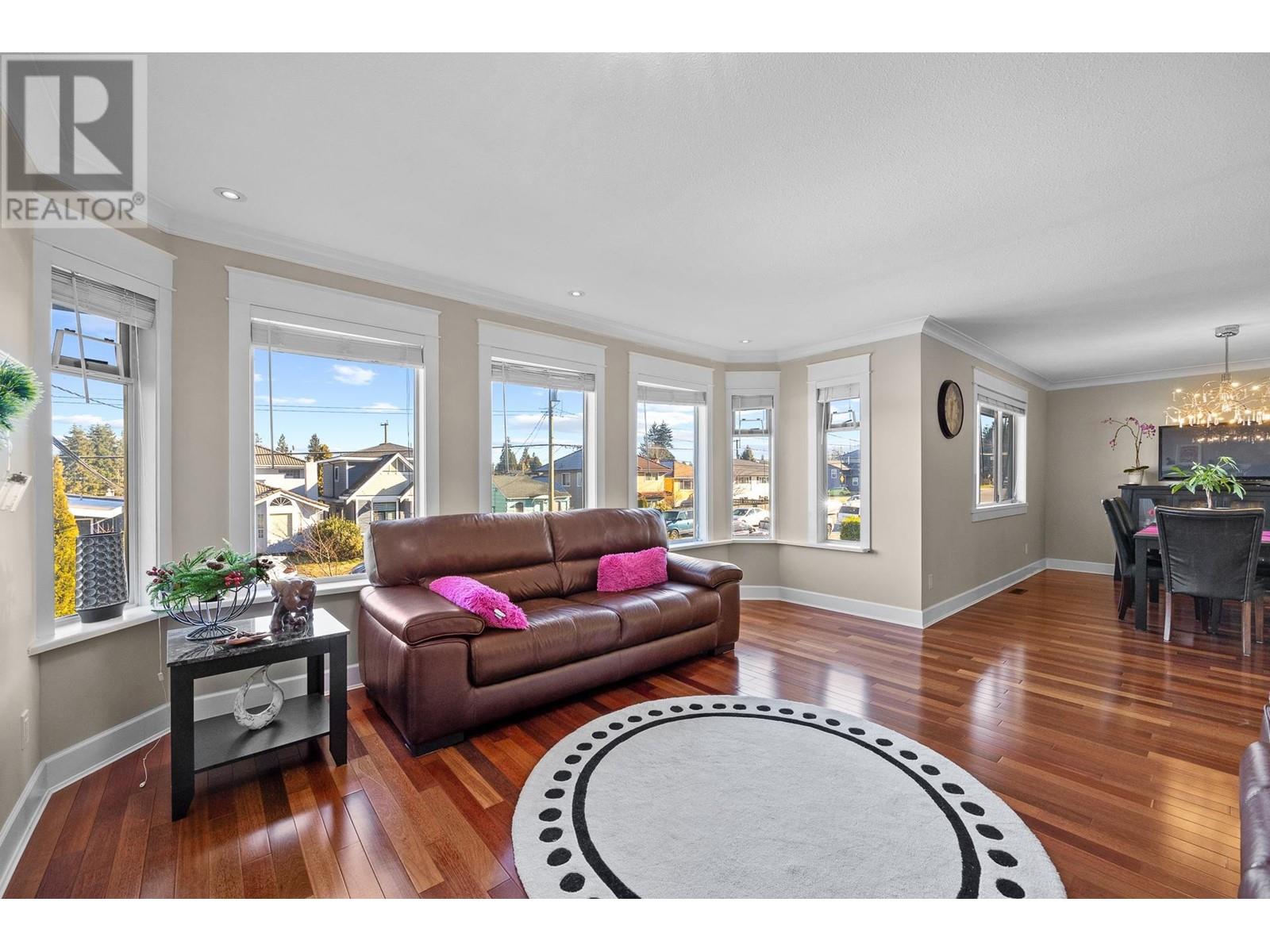 Listing Picture 10 of 40 : 7325 2ND STREET, Burnaby / 本拿比 - 魯藝地產 Yvonne Lu Group - MLS Medallion Club Member