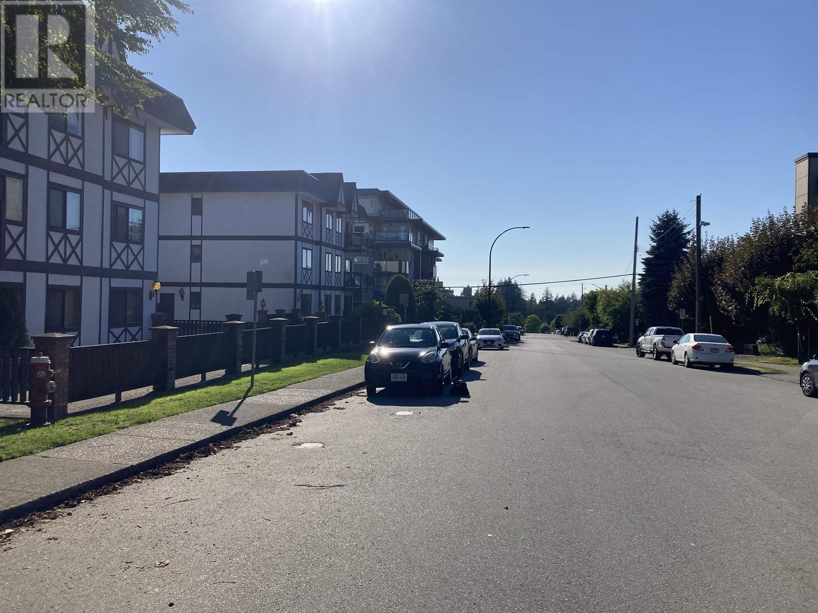 201 145 W 18th Street, North Vancouver, British Columbia V7M 1M5 - Photo 3 - R2958575