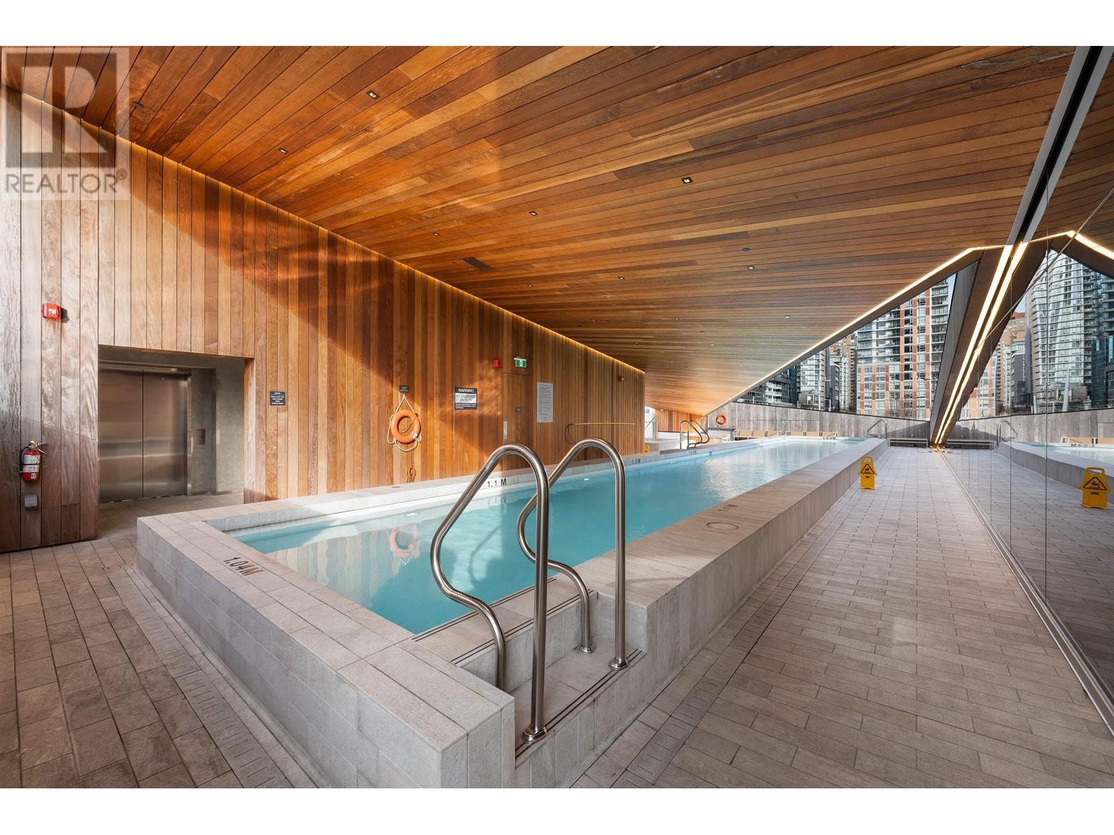 Listing Picture 31 of 33 : 3209 1480 HOWE STREET, Vancouver / 溫哥華 - 魯藝地產 Yvonne Lu Group - MLS Medallion Club Member