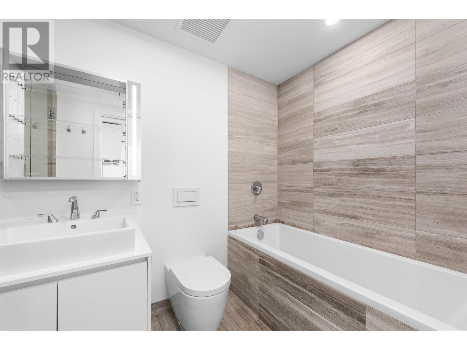 Listing Picture 14 of 33 : 3209 1480 HOWE STREET, Vancouver / 溫哥華 - 魯藝地產 Yvonne Lu Group - MLS Medallion Club Member