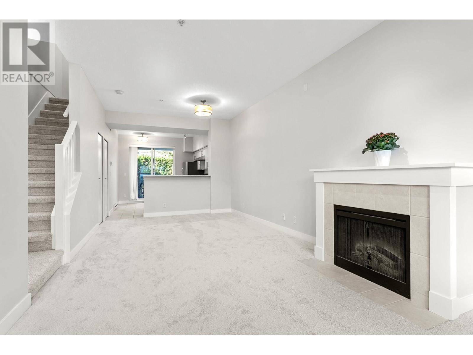 Listing Picture 10 of 33 : 12 3298 E 54TH AVENUE, Vancouver / 溫哥華 - 魯藝地產 Yvonne Lu Group - MLS Medallion Club Member