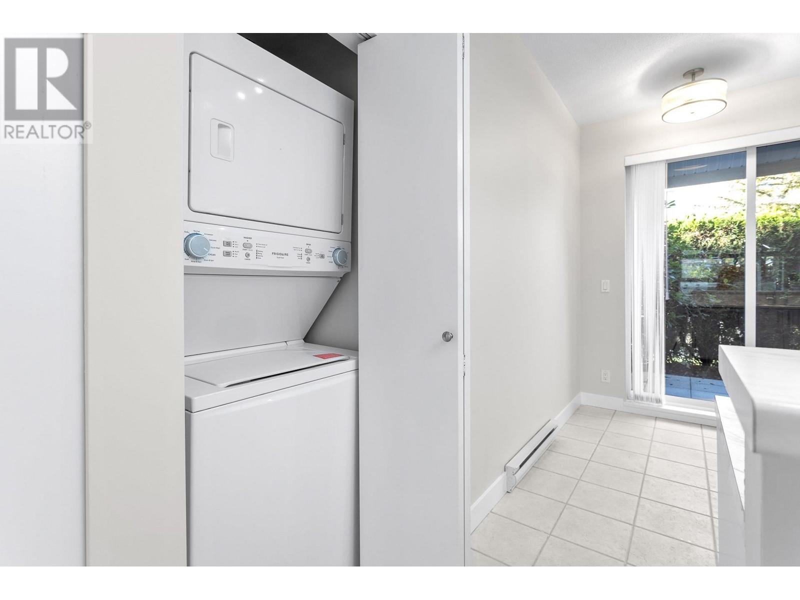 Listing Picture 19 of 33 : 12 3298 E 54TH AVENUE, Vancouver / 溫哥華 - 魯藝地產 Yvonne Lu Group - MLS Medallion Club Member