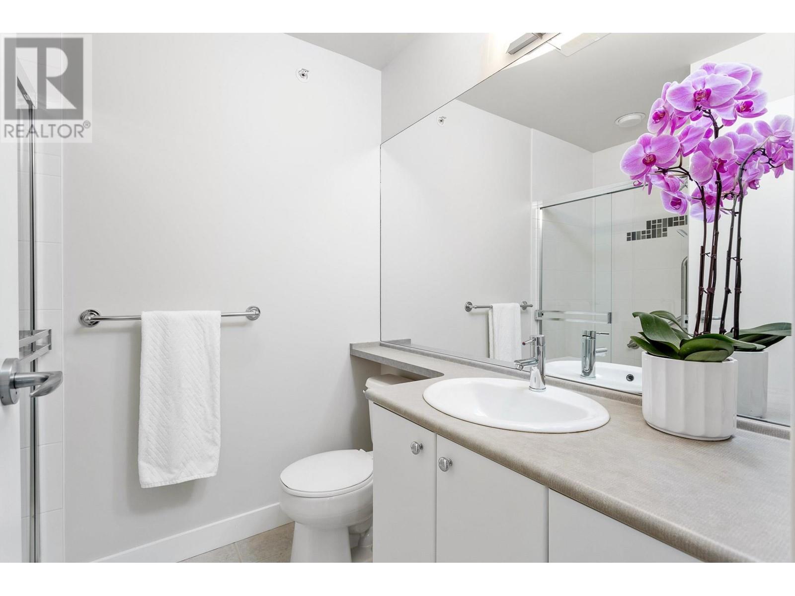 Listing Picture 25 of 33 : 12 3298 E 54TH AVENUE, Vancouver / 溫哥華 - 魯藝地產 Yvonne Lu Group - MLS Medallion Club Member