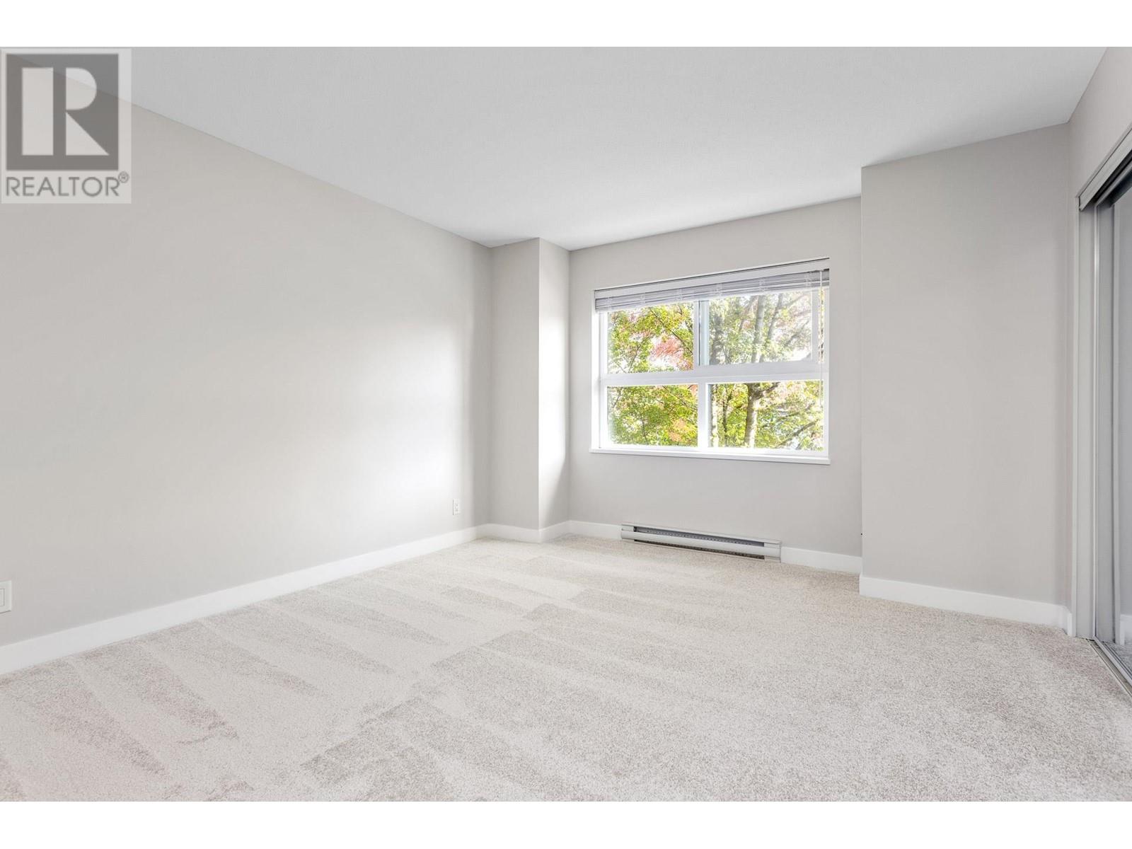 Listing Picture 22 of 33 : 12 3298 E 54TH AVENUE, Vancouver / 溫哥華 - 魯藝地產 Yvonne Lu Group - MLS Medallion Club Member