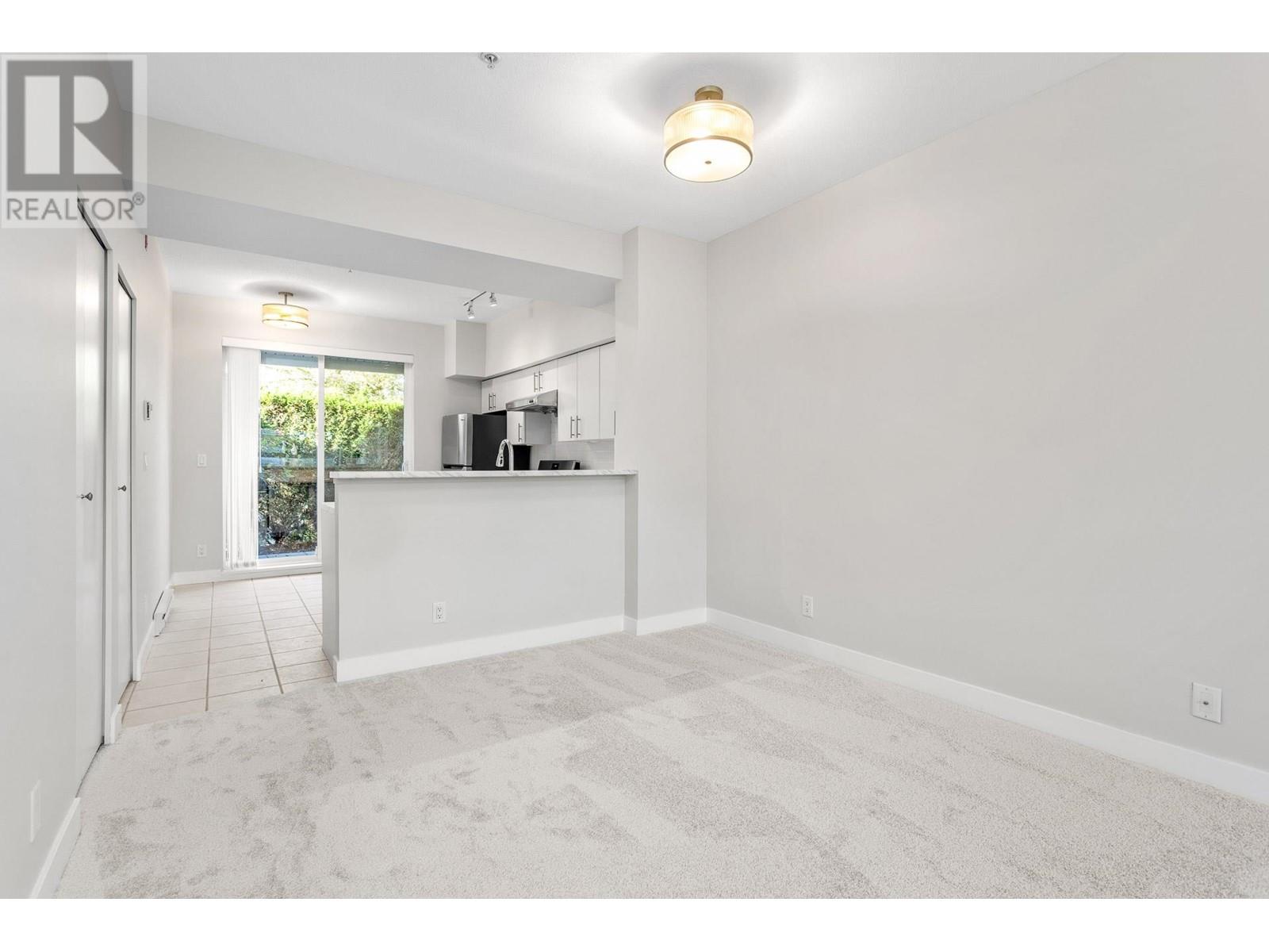 Listing Picture 12 of 33 : 12 3298 E 54TH AVENUE, Vancouver / 溫哥華 - 魯藝地產 Yvonne Lu Group - MLS Medallion Club Member