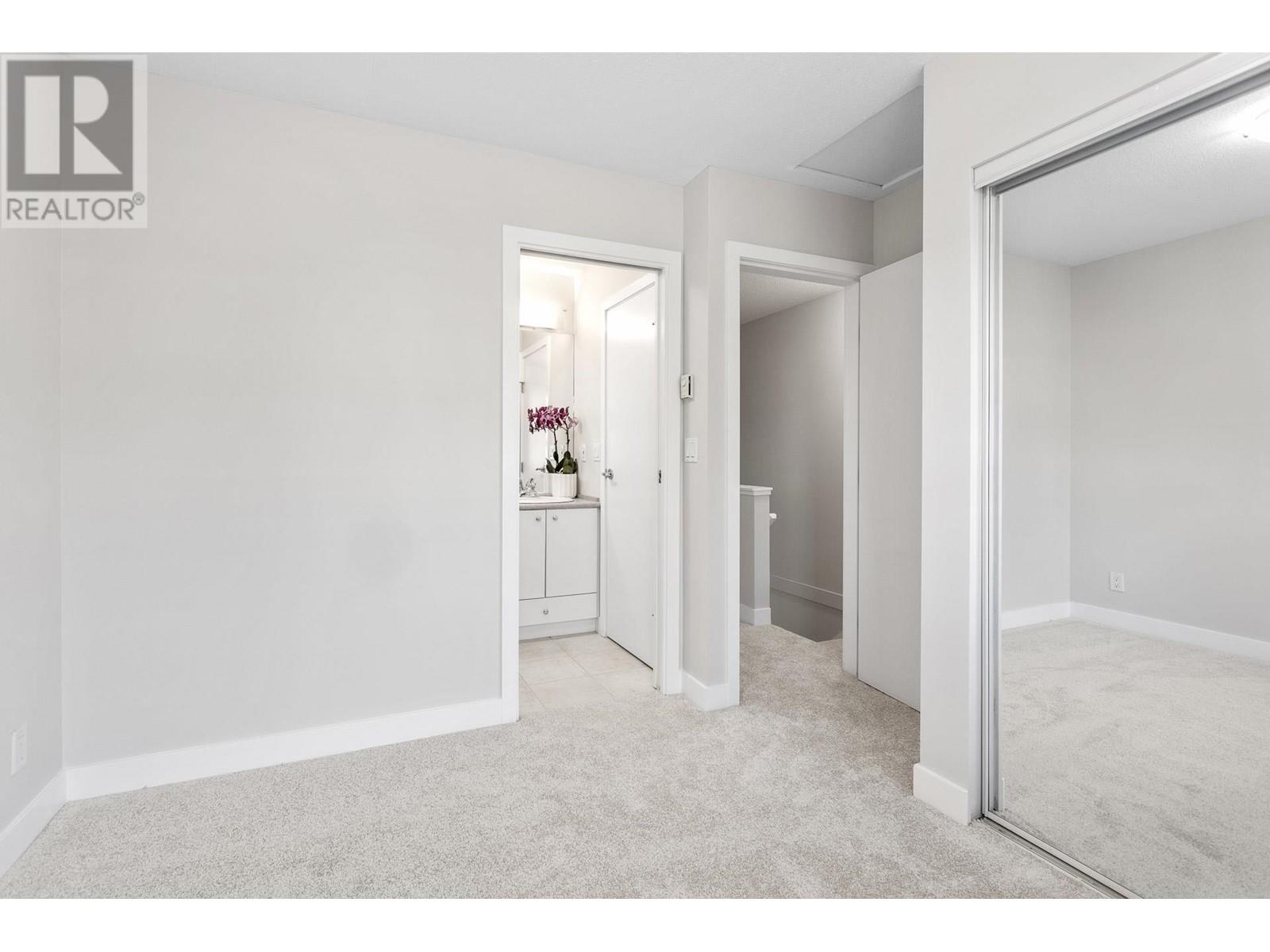 Listing Picture 29 of 33 : 12 3298 E 54TH AVENUE, Vancouver / 溫哥華 - 魯藝地產 Yvonne Lu Group - MLS Medallion Club Member