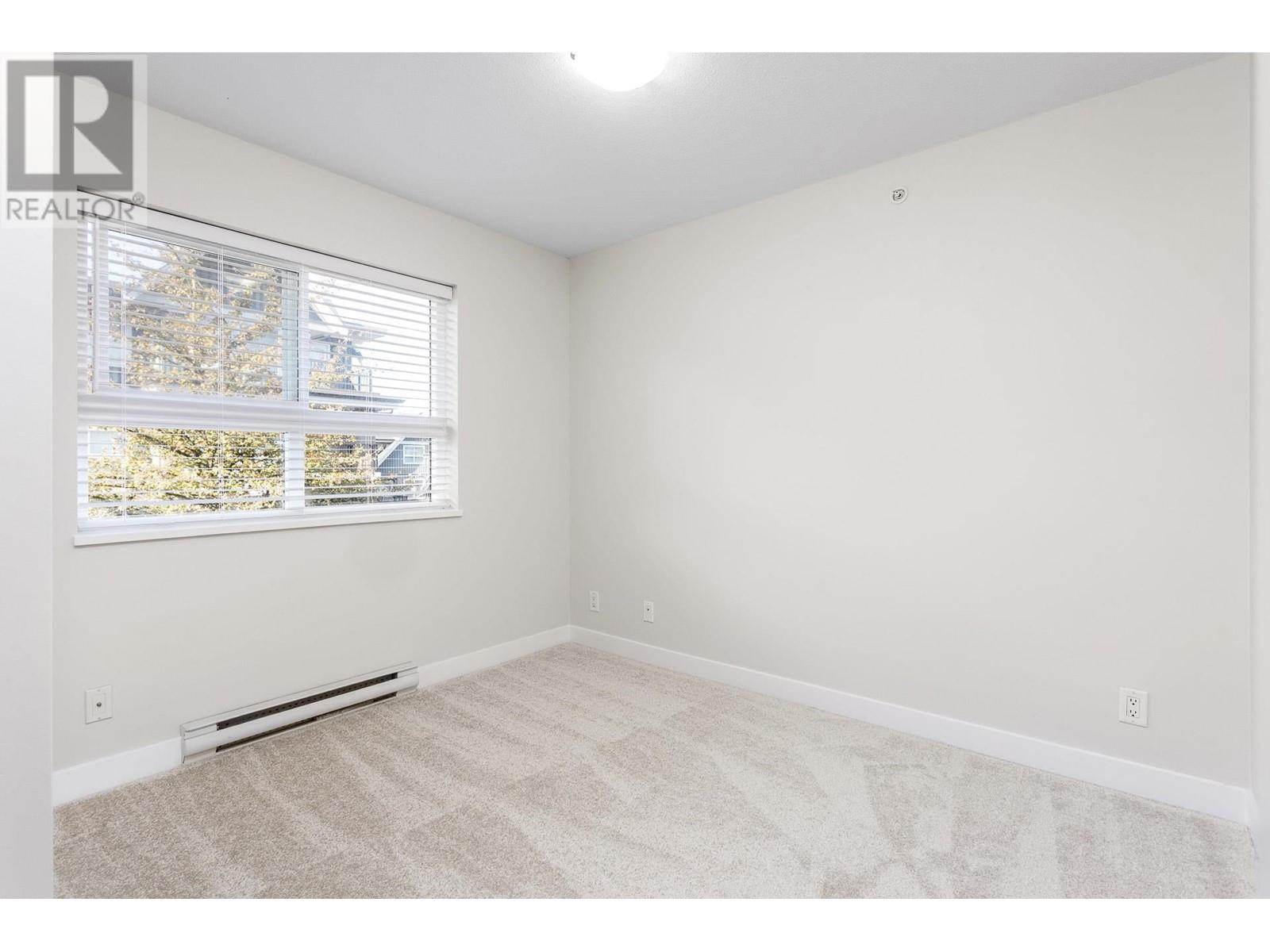 Listing Picture 28 of 33 : 12 3298 E 54TH AVENUE, Vancouver / 溫哥華 - 魯藝地產 Yvonne Lu Group - MLS Medallion Club Member