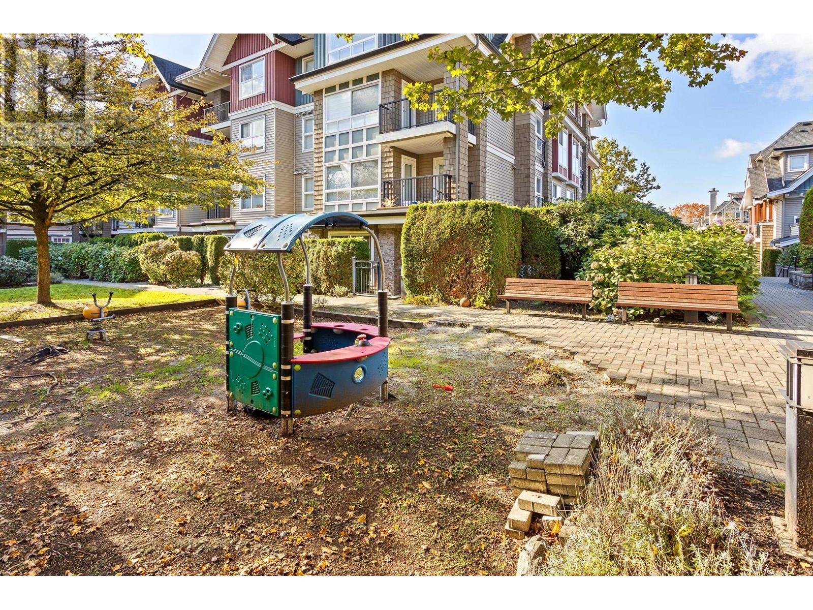 Listing Picture 31 of 33 : 12 3298 E 54TH AVENUE, Vancouver / 溫哥華 - 魯藝地產 Yvonne Lu Group - MLS Medallion Club Member