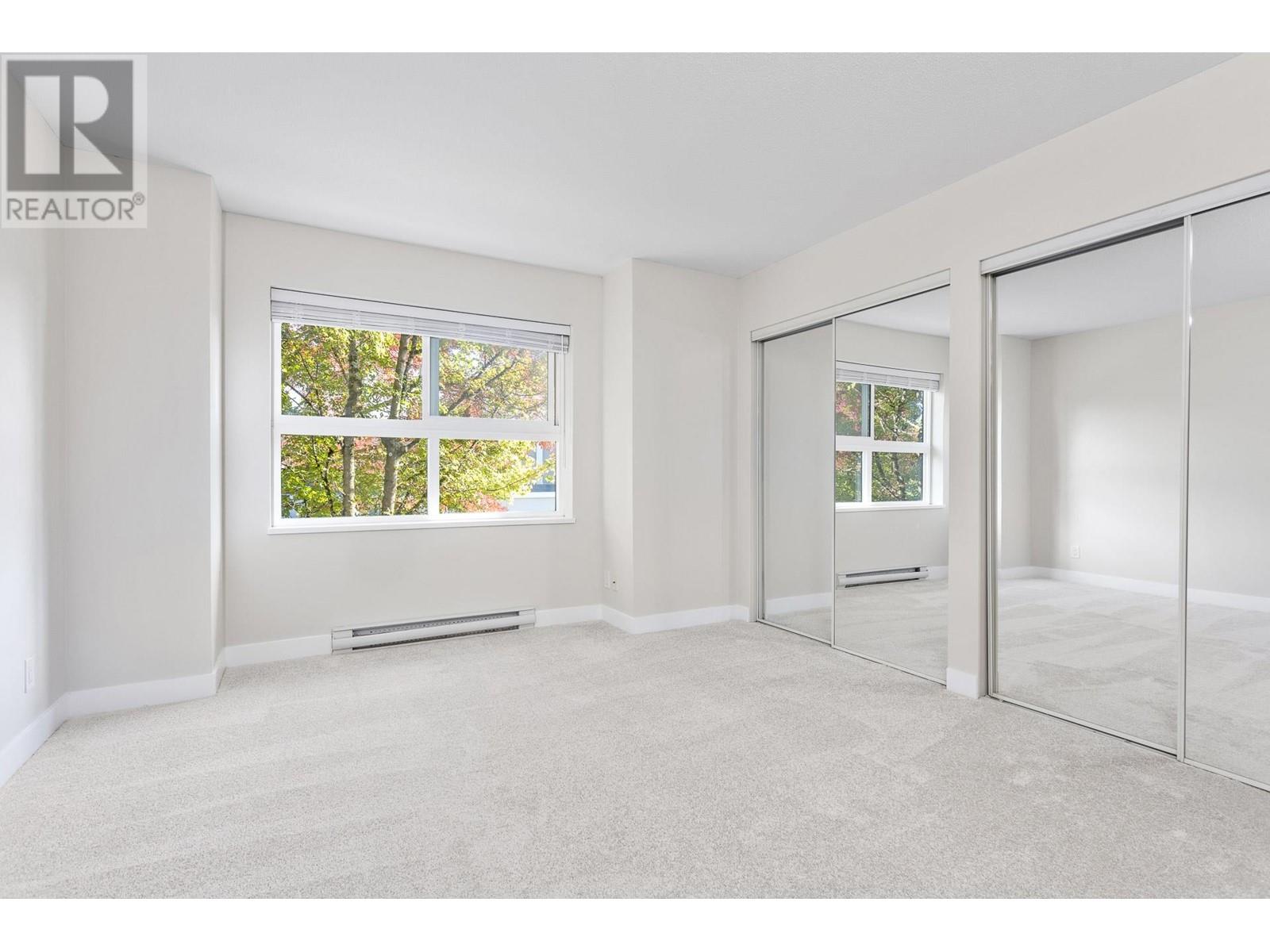 Listing Picture 23 of 33 : 12 3298 E 54TH AVENUE, Vancouver / 溫哥華 - 魯藝地產 Yvonne Lu Group - MLS Medallion Club Member