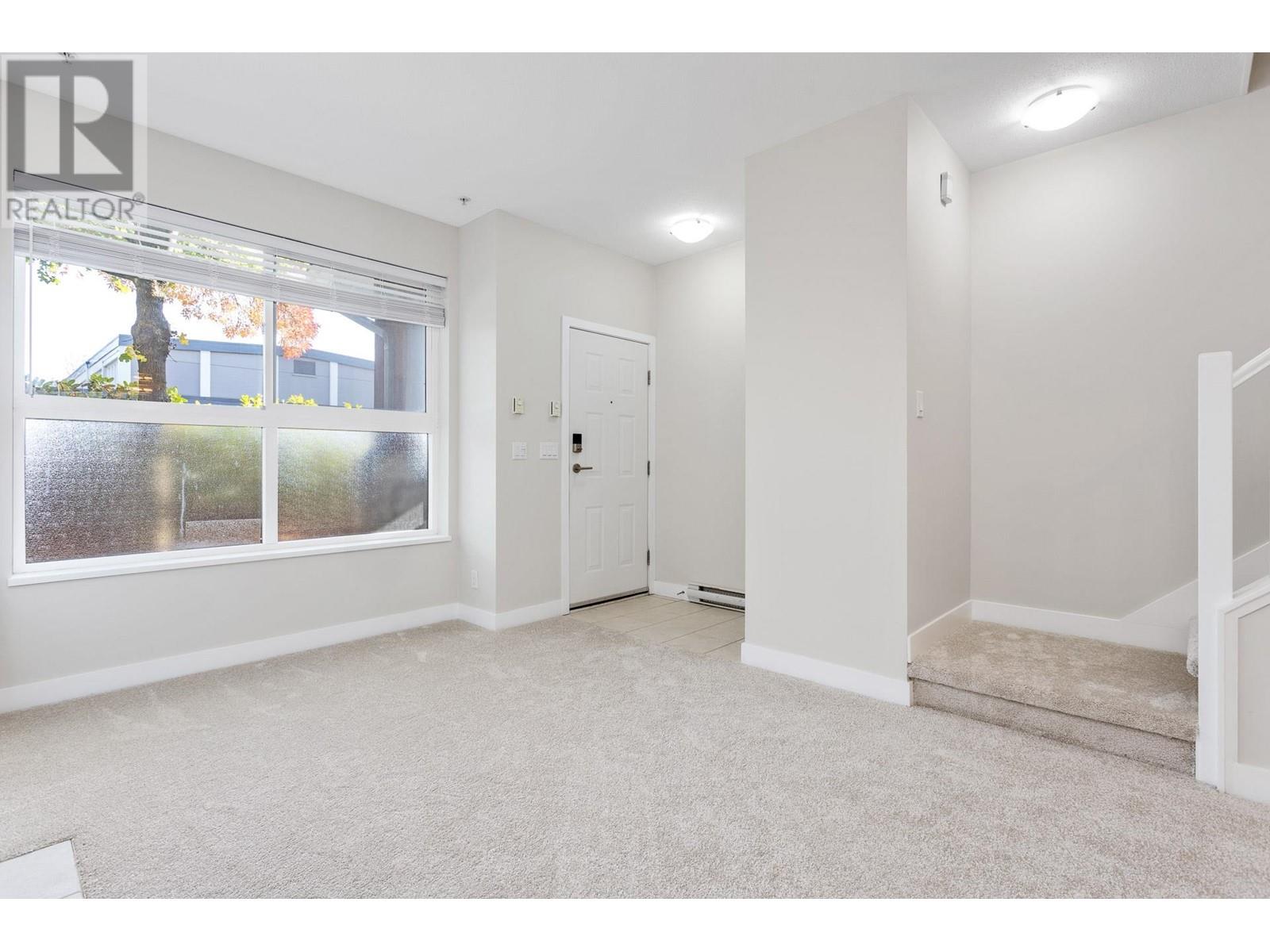 Listing Picture 9 of 33 : 12 3298 E 54TH AVENUE, Vancouver / 溫哥華 - 魯藝地產 Yvonne Lu Group - MLS Medallion Club Member