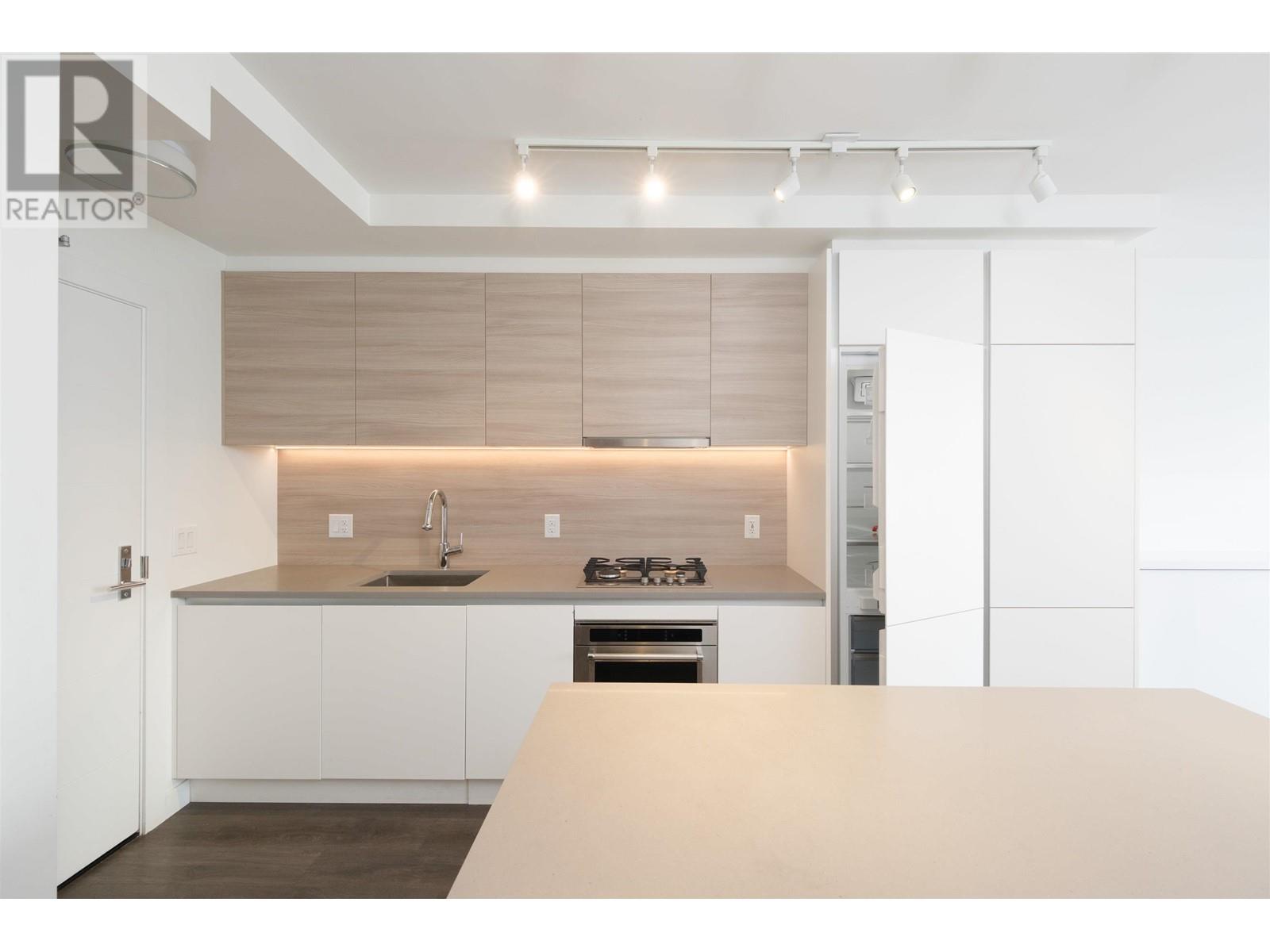 810 657 Whiting Way, Coquitlam, British Columbia  V3J 0J6 - Photo 2 - R2957409