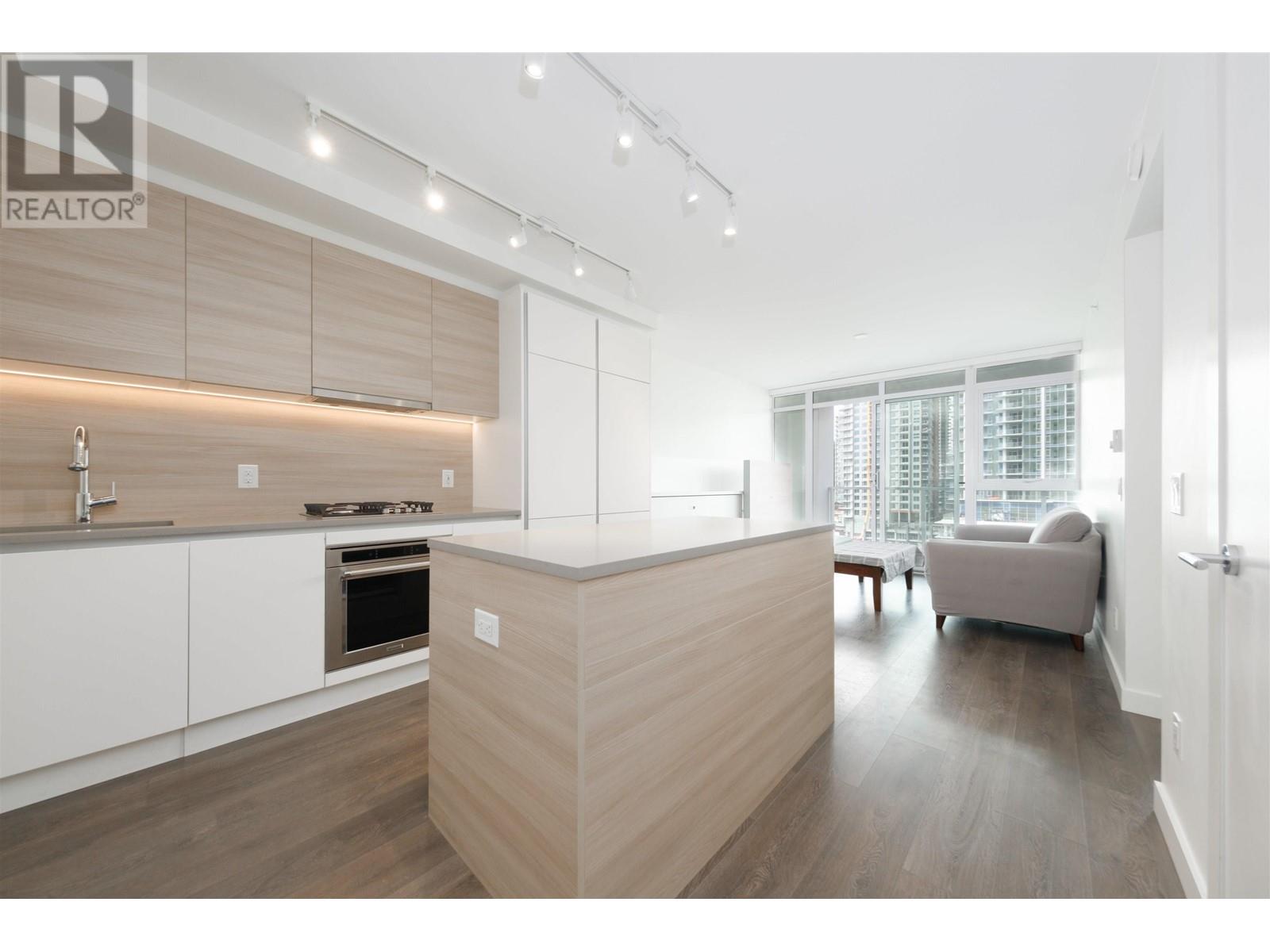 810 657 Whiting Way, Coquitlam, British Columbia  V3J 0J6 - Photo 1 - R2957409