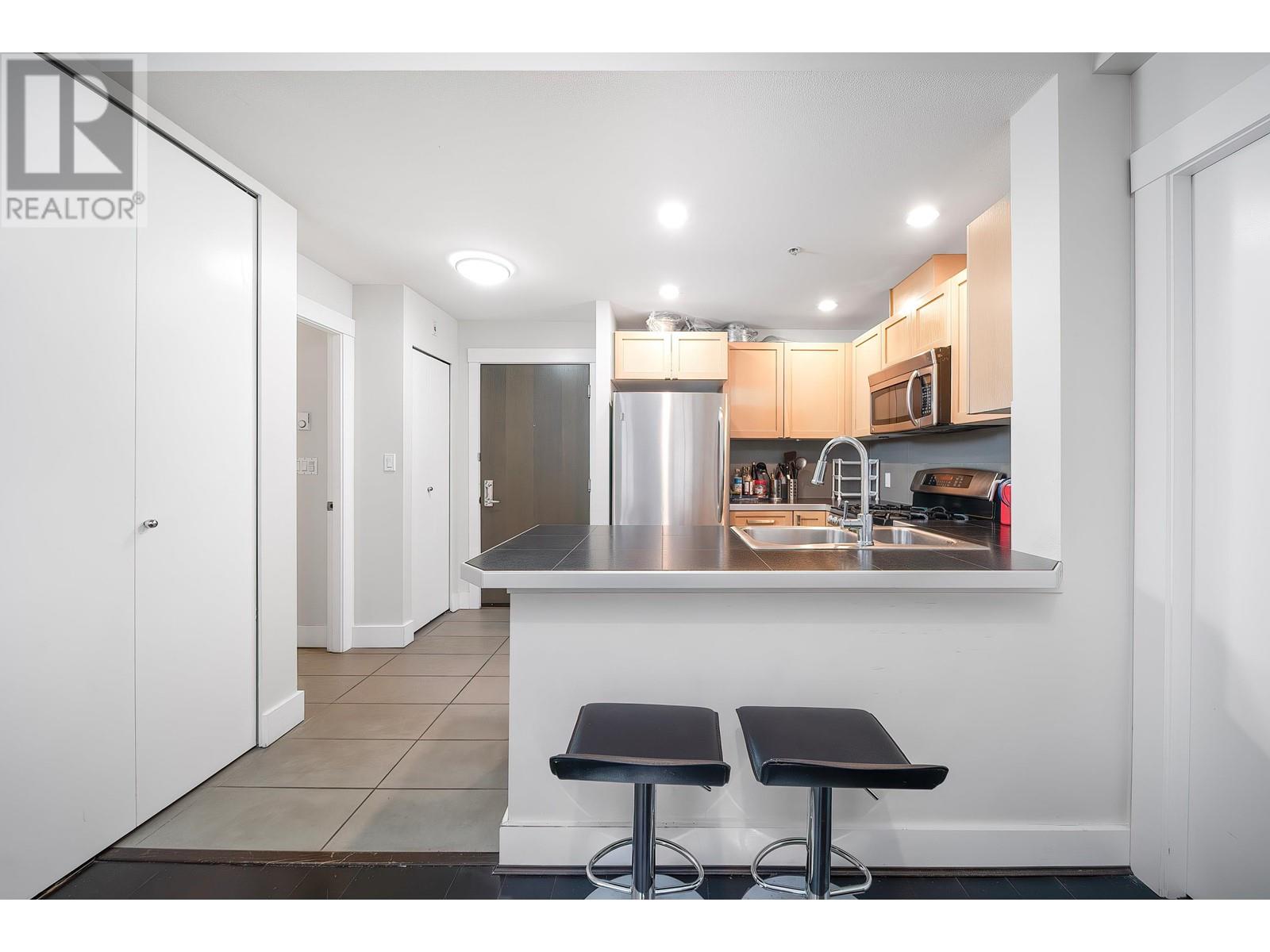 Listing Picture 4 of 14 : 320 5777 BIRNEY AVENUE, Vancouver / 溫哥華 - 魯藝地產 Yvonne Lu Group - MLS Medallion Club Member