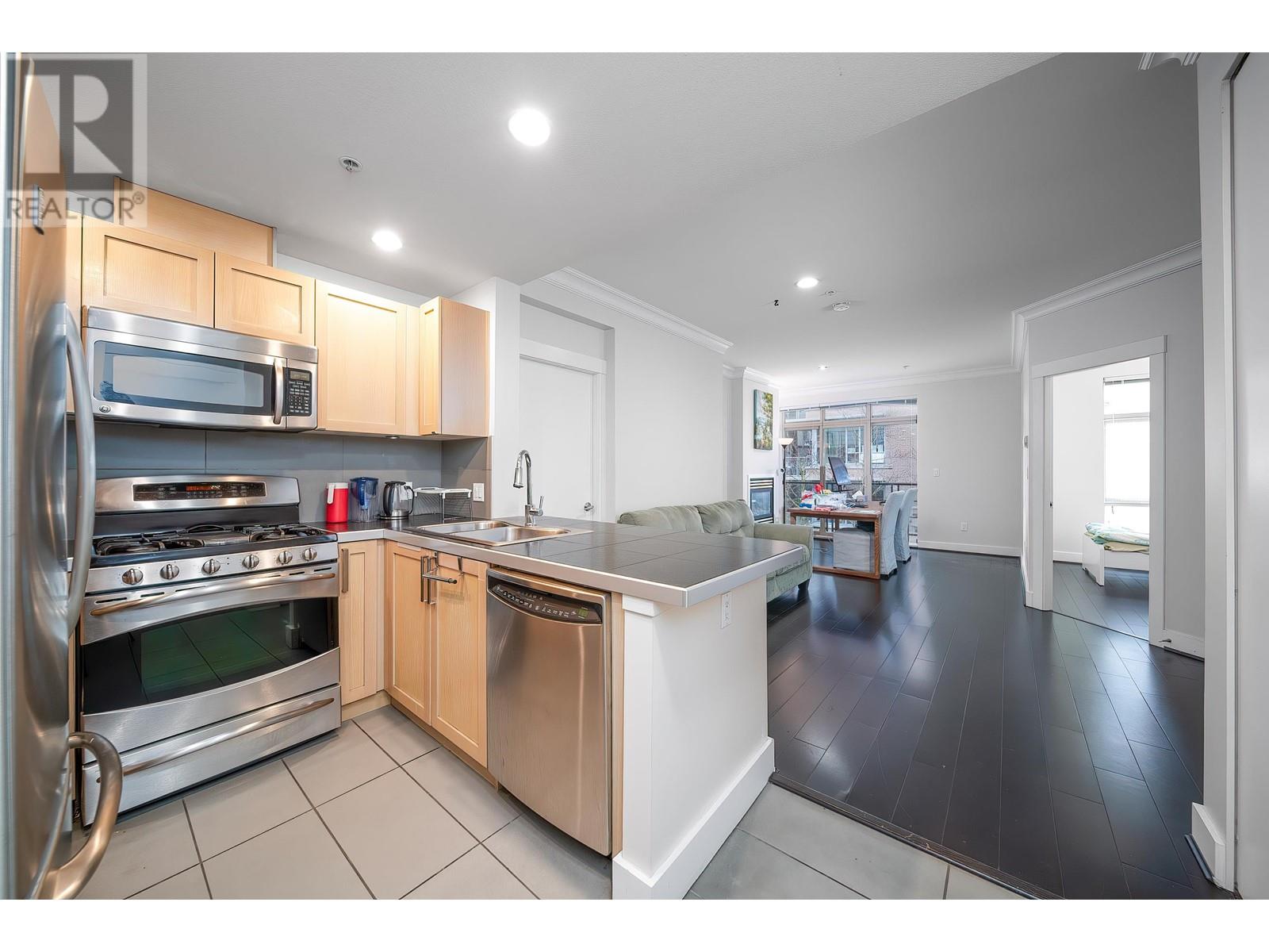 Listing Picture 6 of 14 : 320 5777 BIRNEY AVENUE, Vancouver / 溫哥華 - 魯藝地產 Yvonne Lu Group - MLS Medallion Club Member