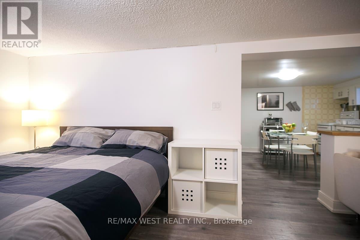 1120 Glencairn Avenue, Toronto (Yorkdale-Glen Park), Ontario  M6B 2B4 - Photo 10 - W11934191
