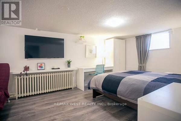 1120 Glencairn Avenue, Toronto (Yorkdale-Glen Park), Ontario  M6B 2B4 - Photo 8 - W11934191