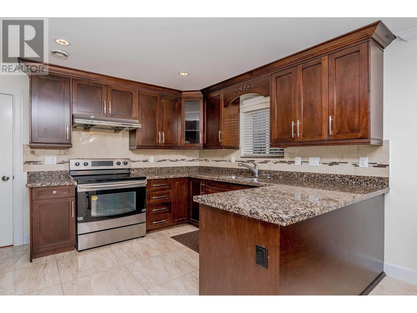 Listing Picture 19 of 30 : 5761 INVERNESS STREET, Vancouver / 溫哥華 - 魯藝地產 Yvonne Lu Group - MLS Medallion Club Member