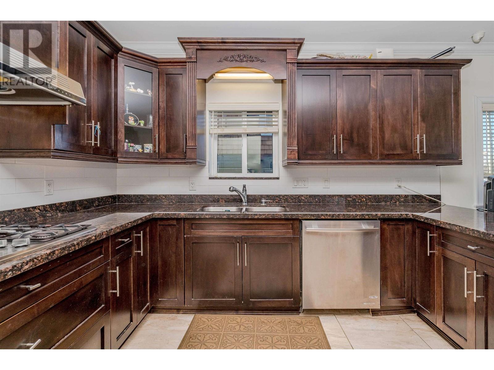 Listing Picture 7 of 30 : 5761 INVERNESS STREET, Vancouver / 溫哥華 - 魯藝地產 Yvonne Lu Group - MLS Medallion Club Member