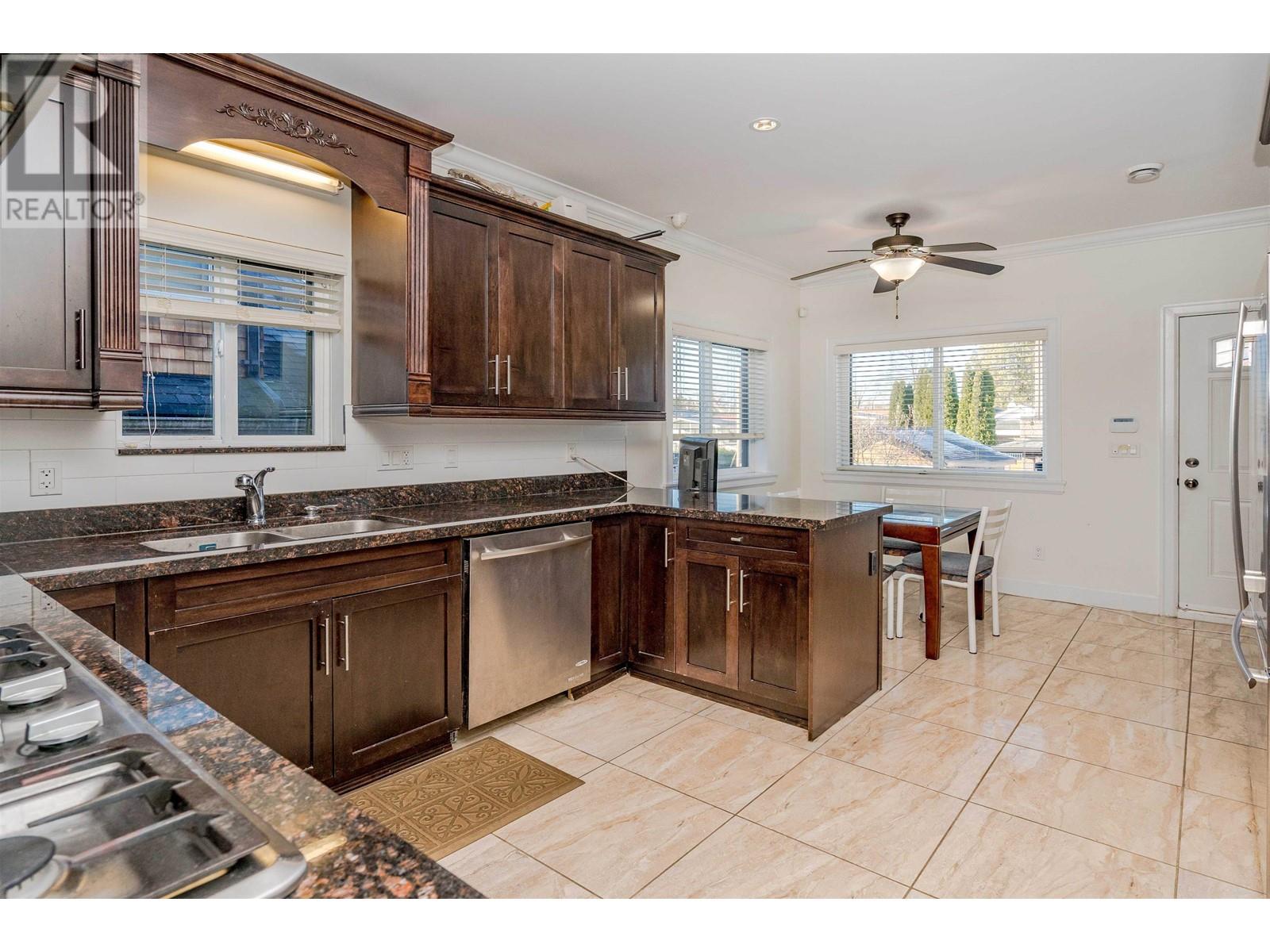 Listing Picture 9 of 30 : 5761 INVERNESS STREET, Vancouver / 溫哥華 - 魯藝地產 Yvonne Lu Group - MLS Medallion Club Member