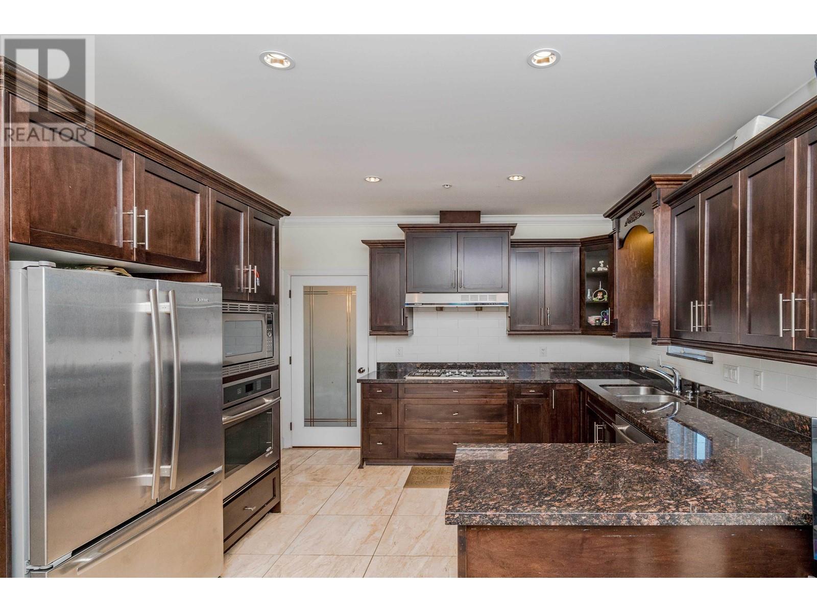 Listing Picture 8 of 30 : 5761 INVERNESS STREET, Vancouver / 溫哥華 - 魯藝地產 Yvonne Lu Group - MLS Medallion Club Member