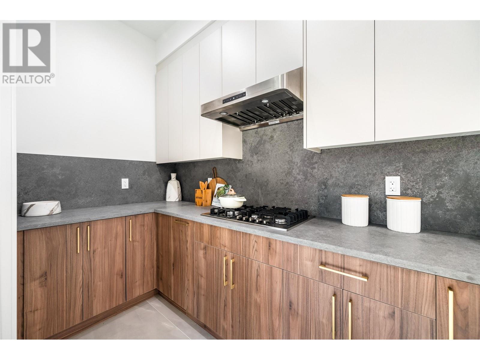 Listing Picture 12 of 32 : 9308 MCCUTCHEON PLACE, Richmond / 烈治文 - 魯藝地產 Yvonne Lu Group - MLS Medallion Club Member