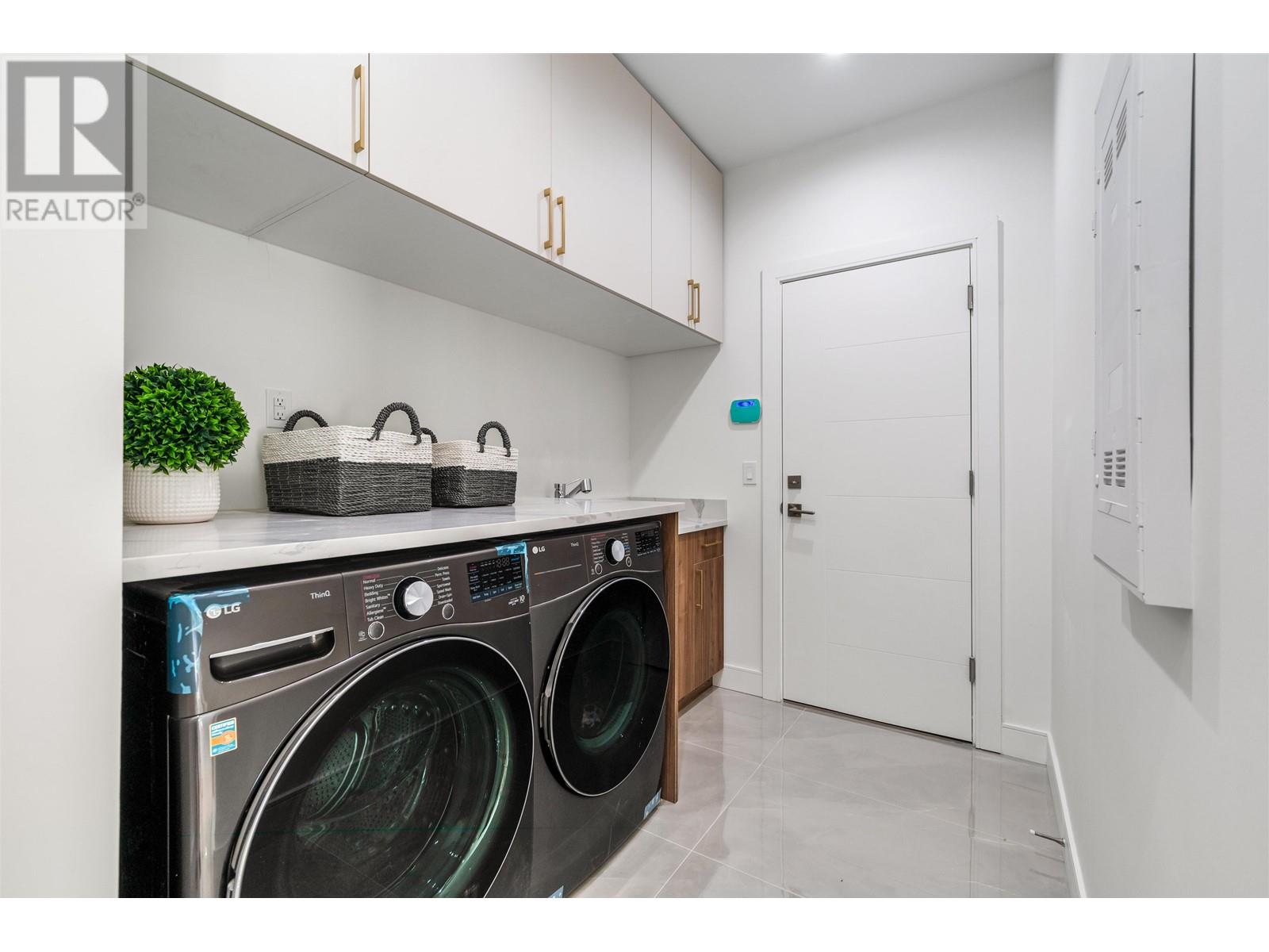 Listing Picture 19 of 32 : 9308 MCCUTCHEON PLACE, Richmond / 烈治文 - 魯藝地產 Yvonne Lu Group - MLS Medallion Club Member