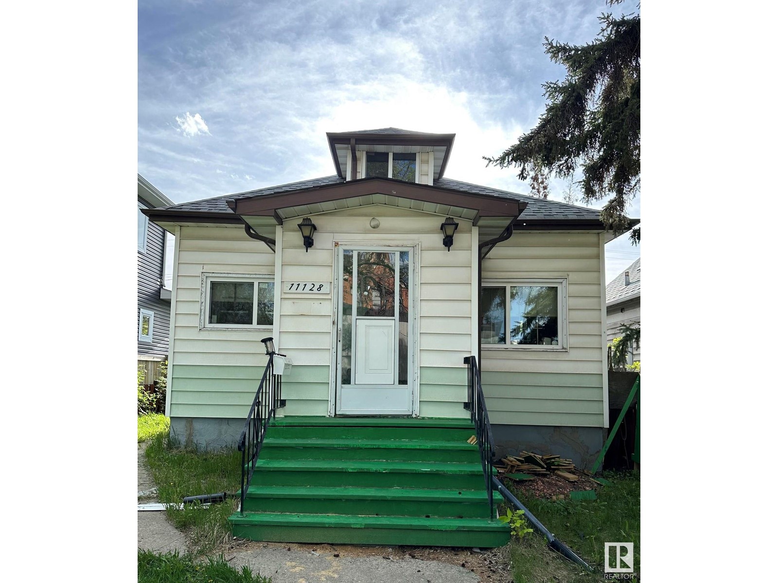 Property at 11128 95A ST NW image 3