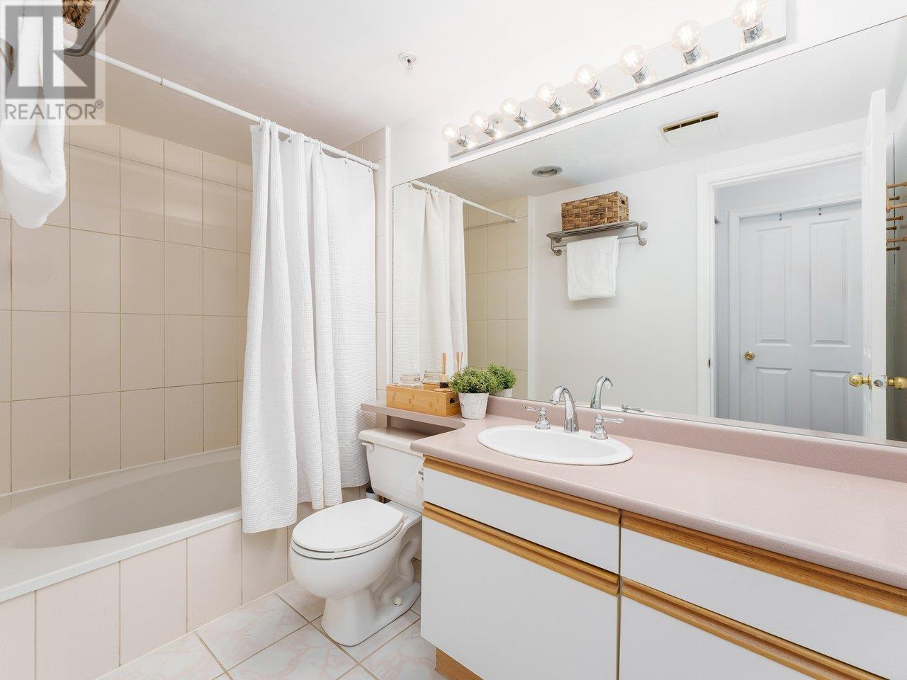 Listing Picture 12 of 22 : 212 1869 SPYGLASS PLACE, Vancouver / 溫哥華 - 魯藝地產 Yvonne Lu Group - MLS Medallion Club Member