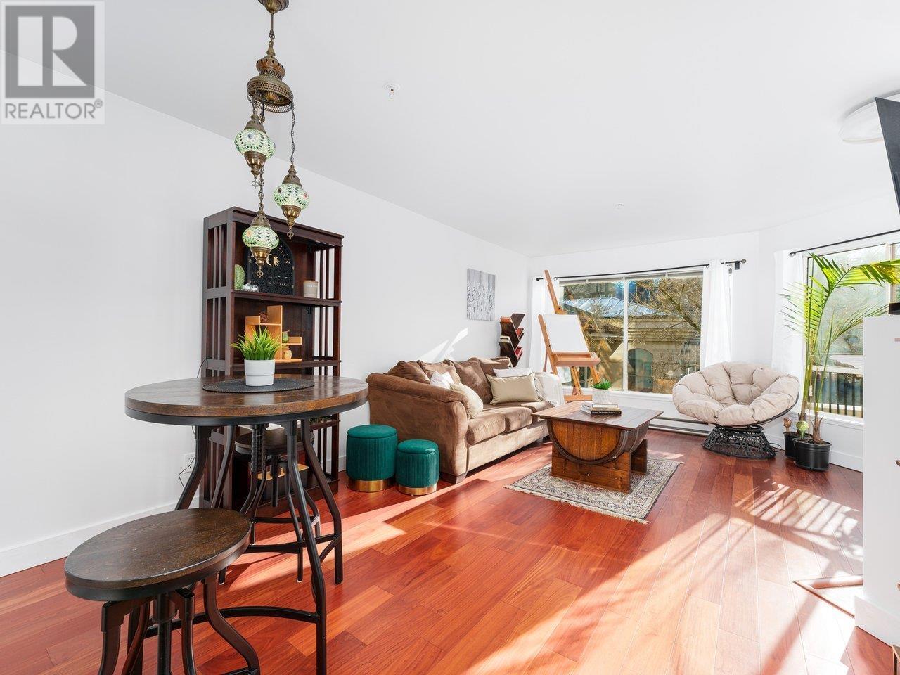 Listing Picture 3 of 22 : 212 1869 SPYGLASS PLACE, Vancouver / 溫哥華 - 魯藝地產 Yvonne Lu Group - MLS Medallion Club Member