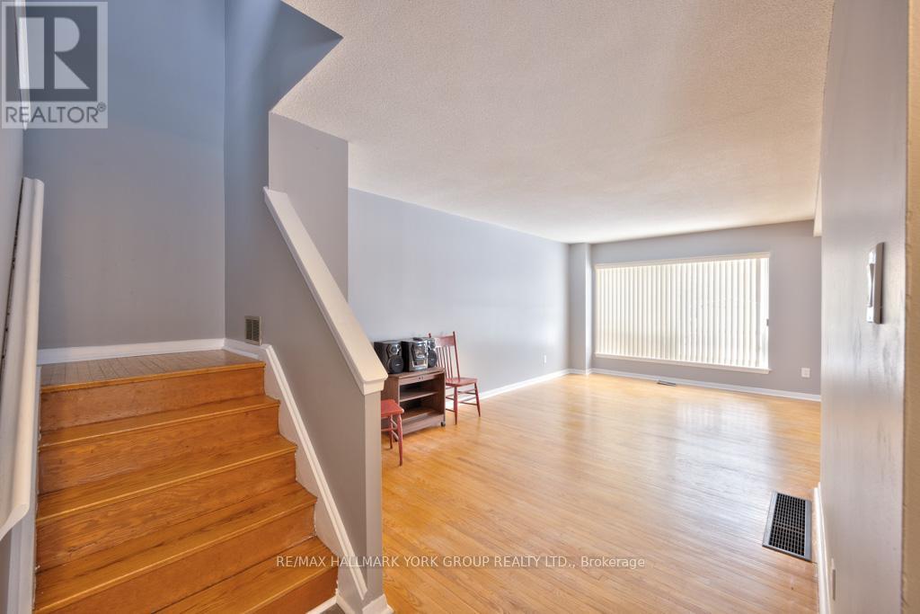 28 Bison Drive, Toronto, Ontario  M2R 2Y2 - Photo 9 - C11941179