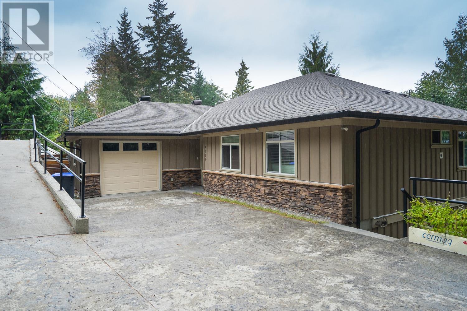 5886 SANDY HOOK ROAD, Sechelt, British Columbia