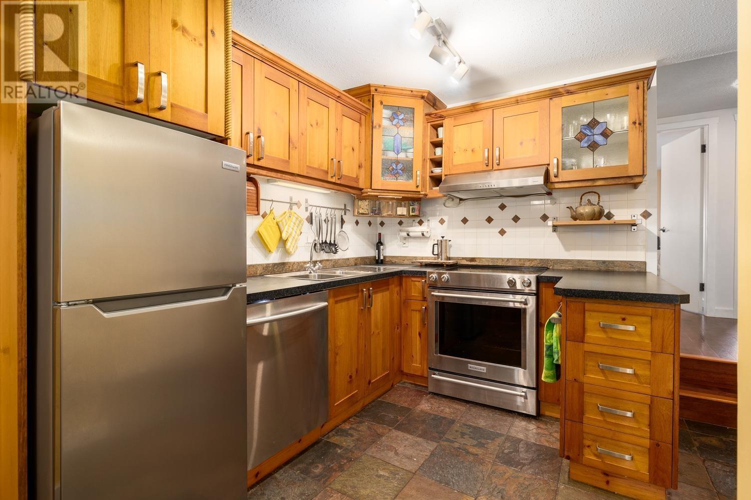 Property at 101 825 W 7TH AVENUE image 2