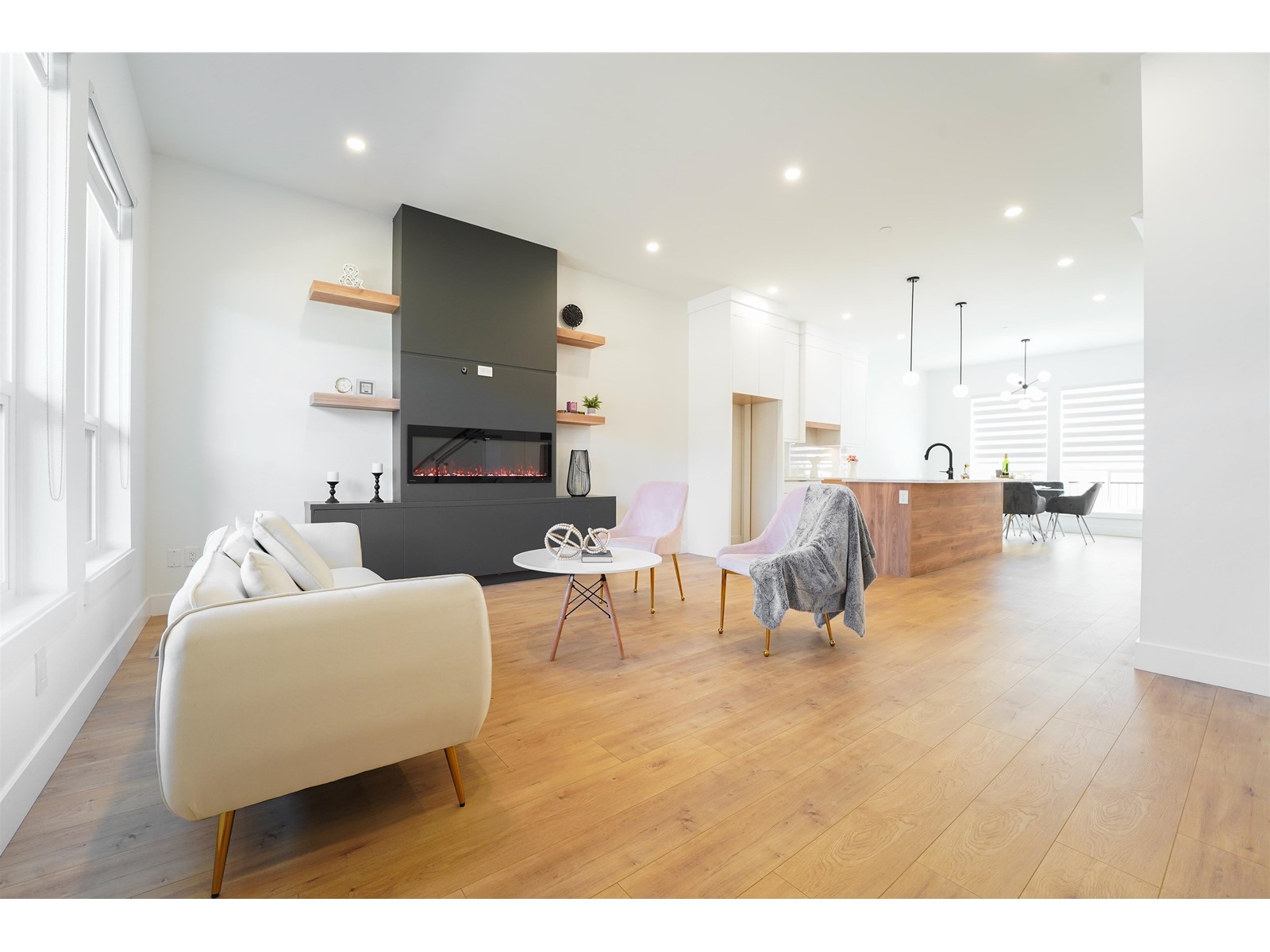 Property at 20482 76 AVENUE image 3
