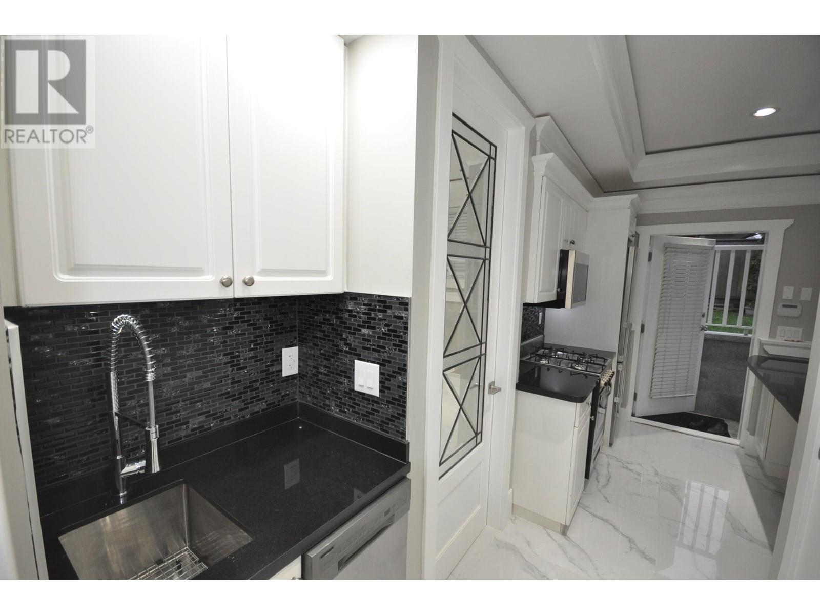 7505 Kingsway, Burnaby, British Columbia  V3N 3C1 - Photo 1 - R2960141