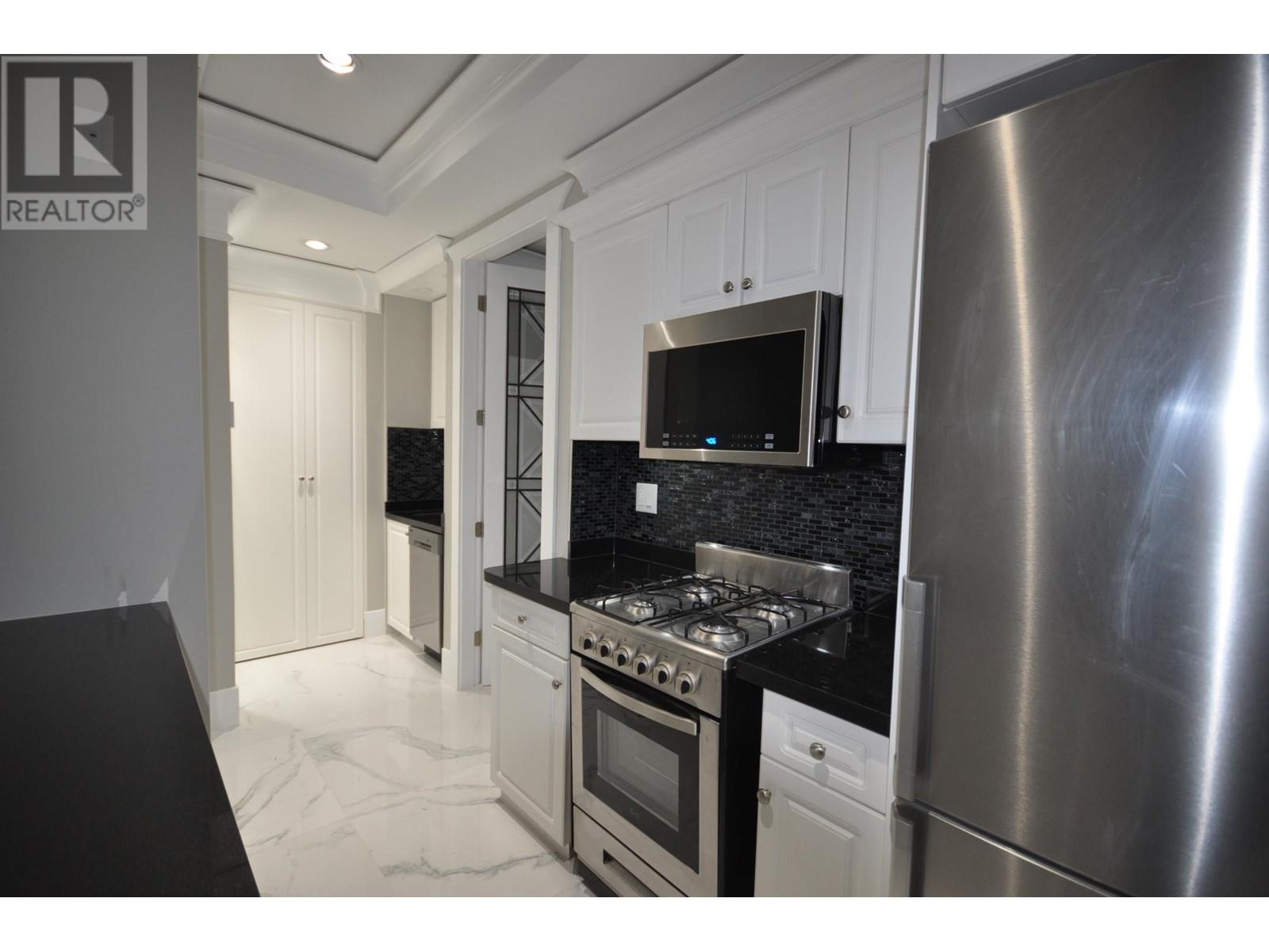 7505 Kingsway, Burnaby, British Columbia  V3N 3C1 - Photo 2 - R2960141