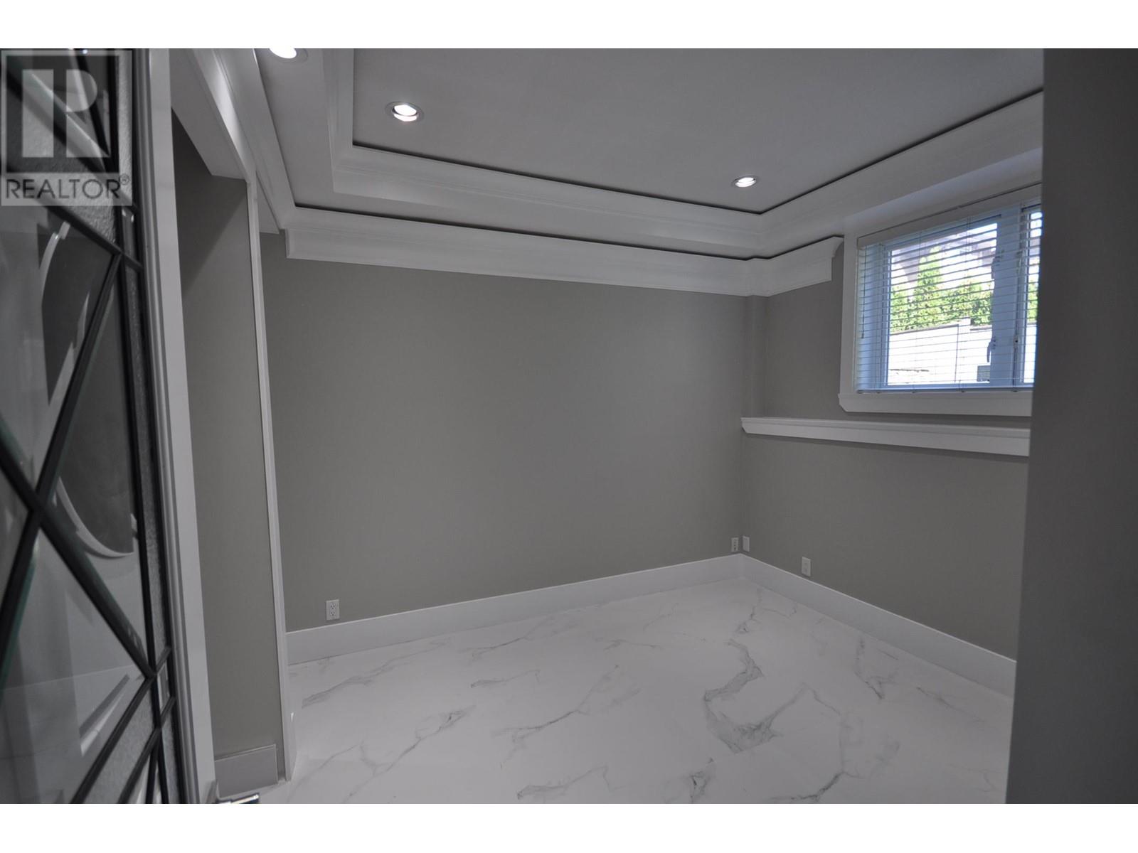 7505 Kingsway, Burnaby, British Columbia  V3N 3C1 - Photo 5 - R2960141