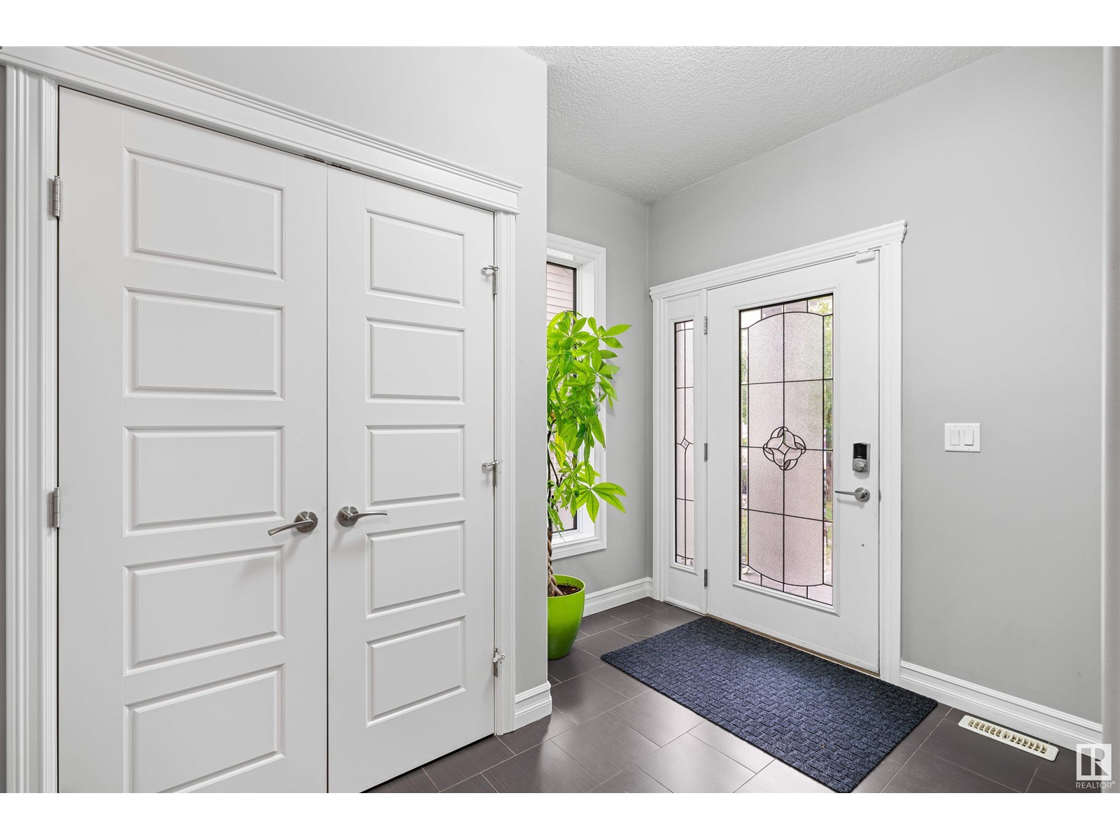 Property at 7728 18 AV SW image 1