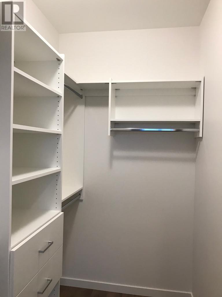 611 621 REGAN AVENUE