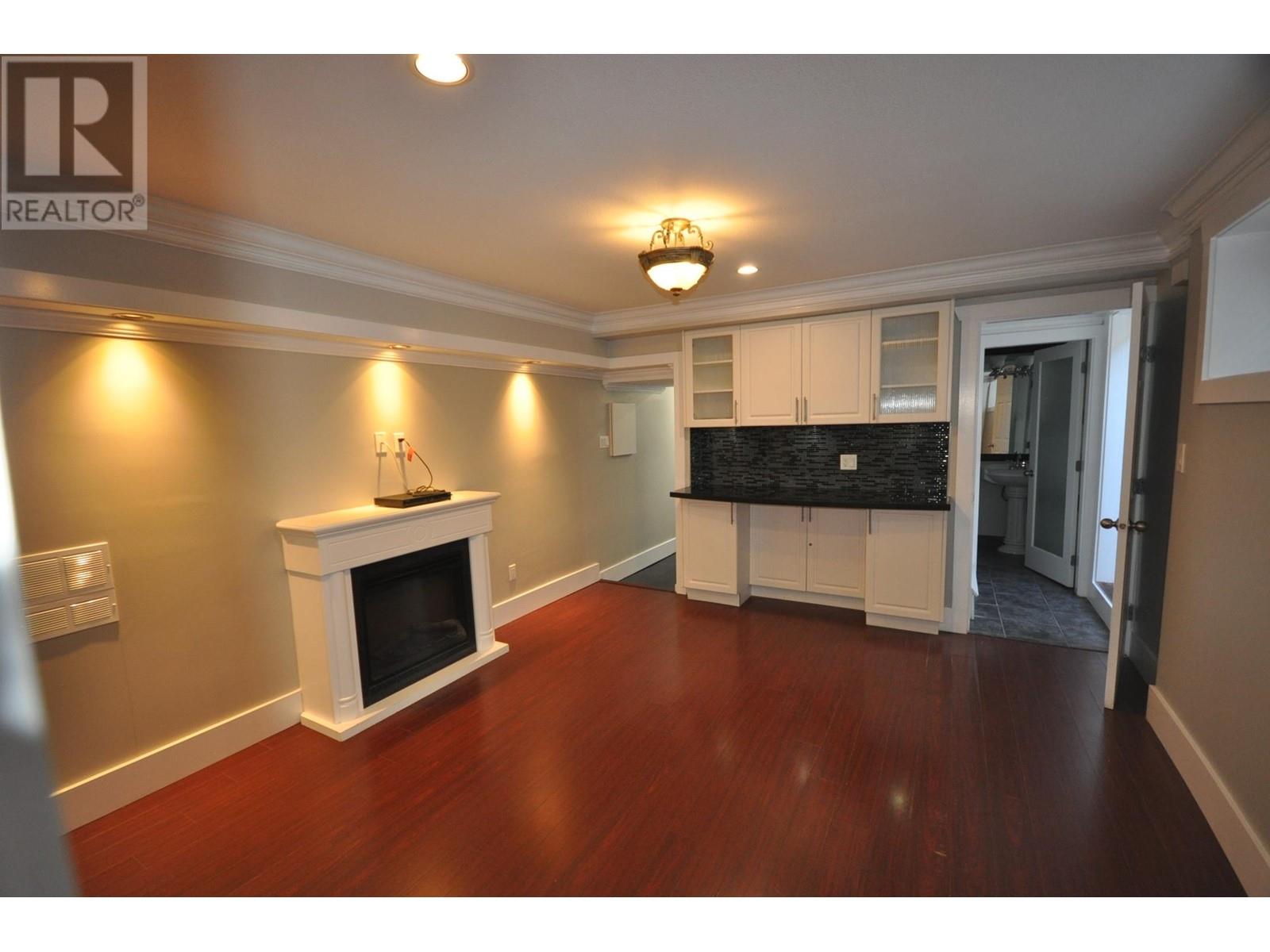 909 Tenth Street, New Westminster, British Columbia  V3M 4A5 - Photo 2 - R2960142
